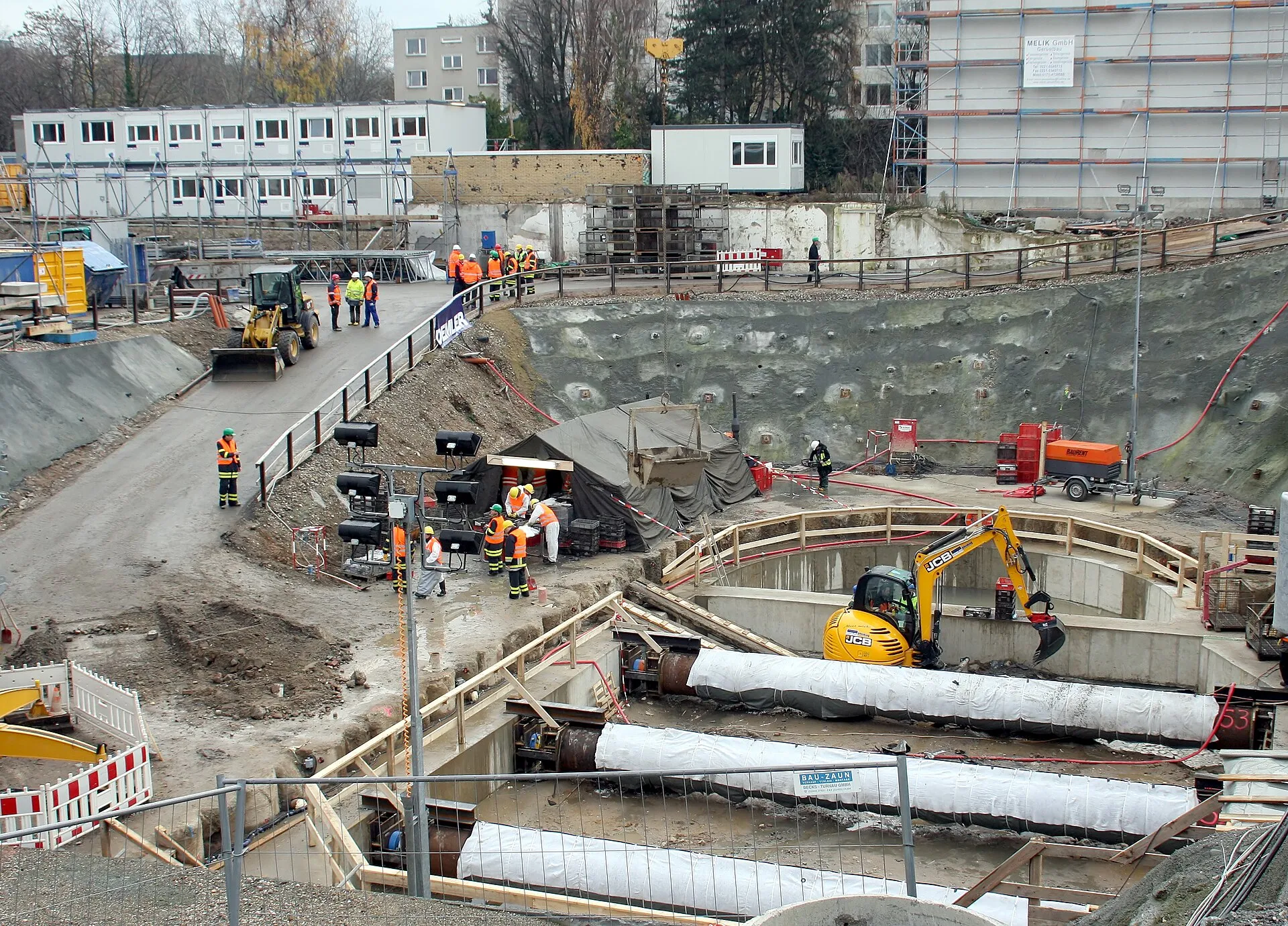 Historisches Archiv der Stadt Köln: Bergungsbauwerk. Die sich noch im Untergrund befindlichen Archivalien werden gehoben und erstversorgt.