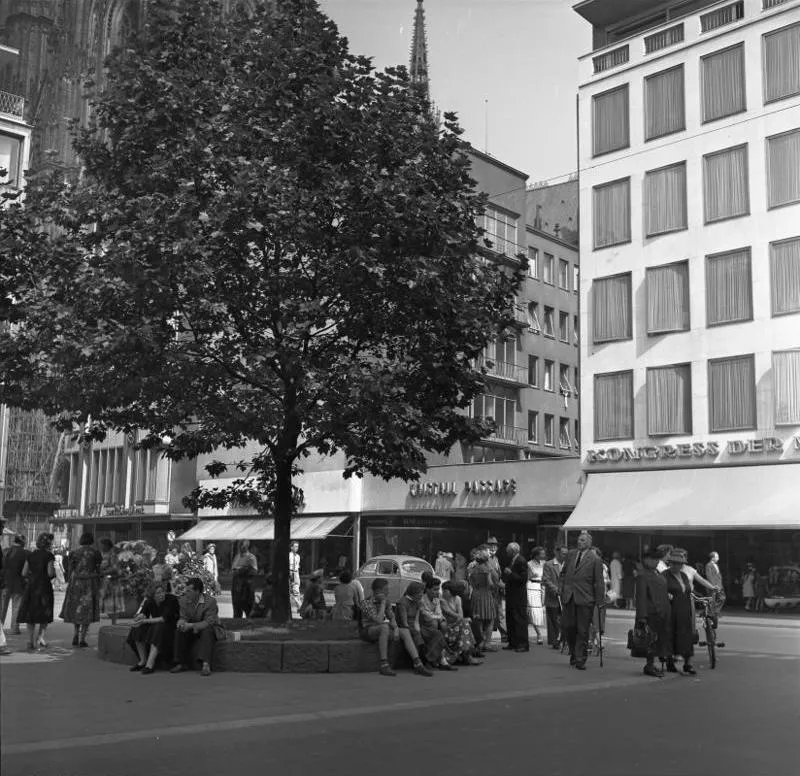 For documentary purposes the German Federal Archive often retained the original image captions , which may be erroneous, biased, obsolete or politically extreme
