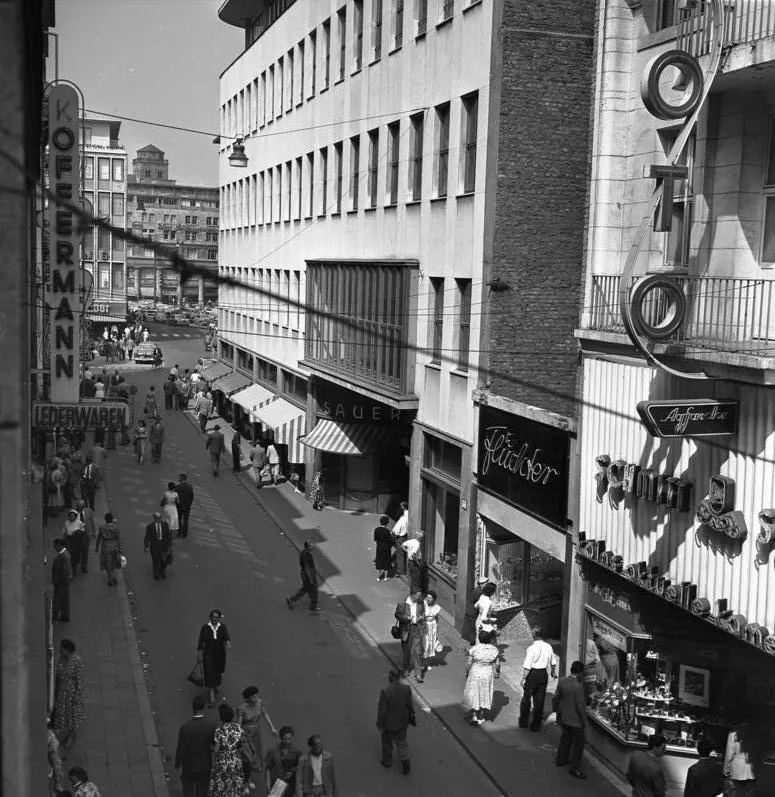 For documentary purposes the German Federal Archive often retained the original image captions , which may be erroneous, biased, obsolete or politically extreme