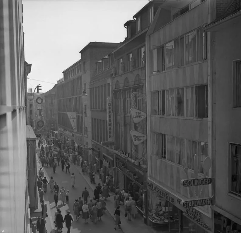 For documentary purposes the German Federal Archive often retained the original image captions , which may be erroneous, biased, obsolete or politically extreme
