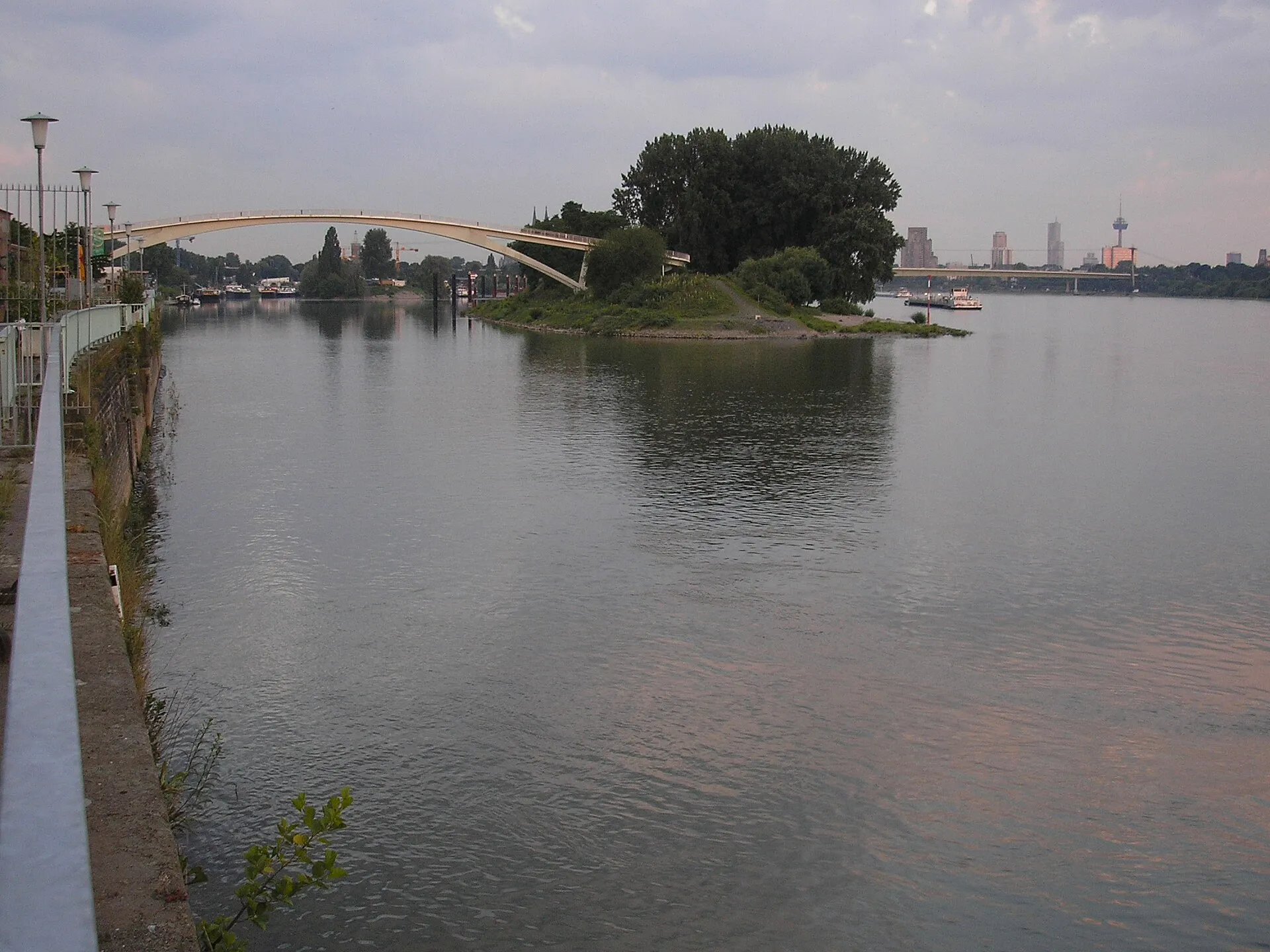 Hafen Köln-Mülheim und Rheinpanorama