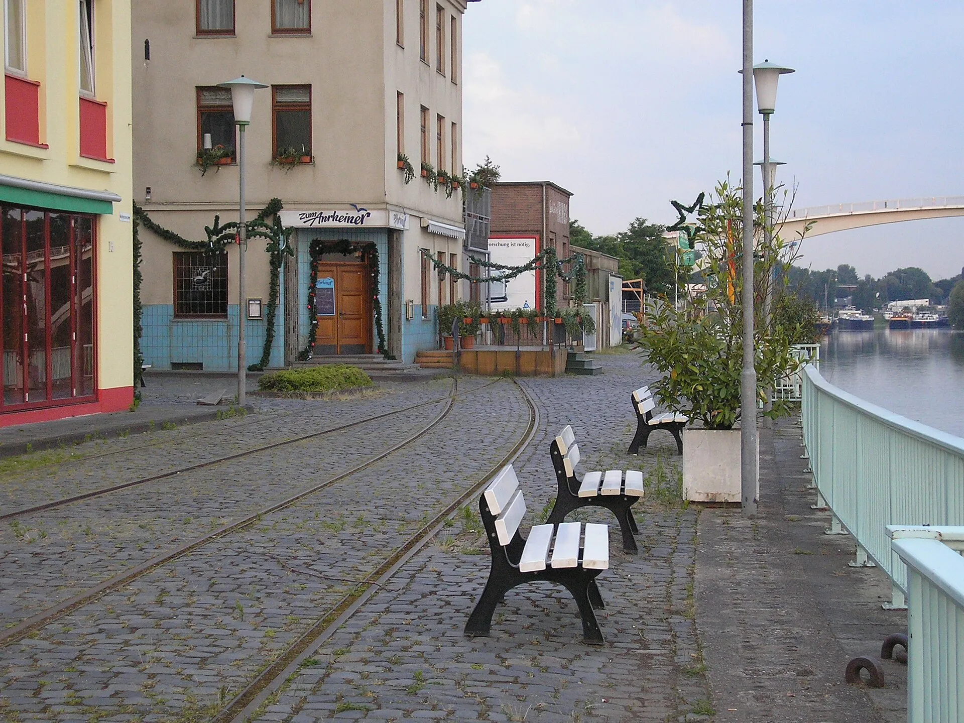 Gaststätte Zum Anrheiner , WDR-Kulissenstadt am Mülheimer Hafen