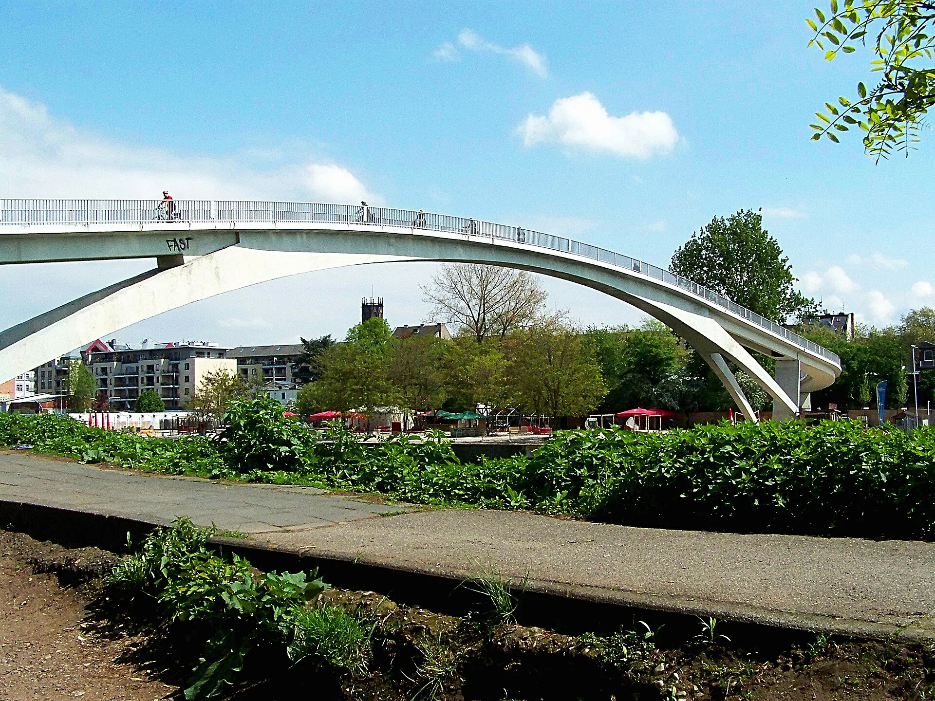 Hafenbrücke/ sog. Katzenkopfbrücke o. „Drachenbrücke“, Mülheimer Hafen o. Nr.