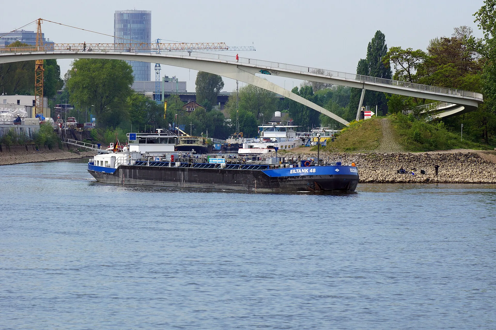 Tank barge Eiltank 48 in Cologne.