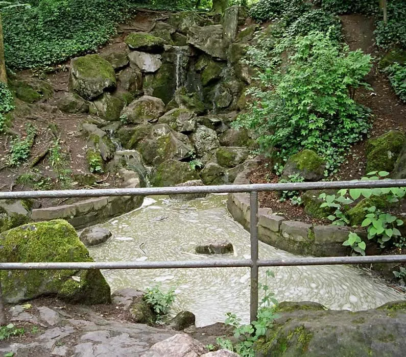 Wasserfall im Klettenbergpark Köln-Klettenberg