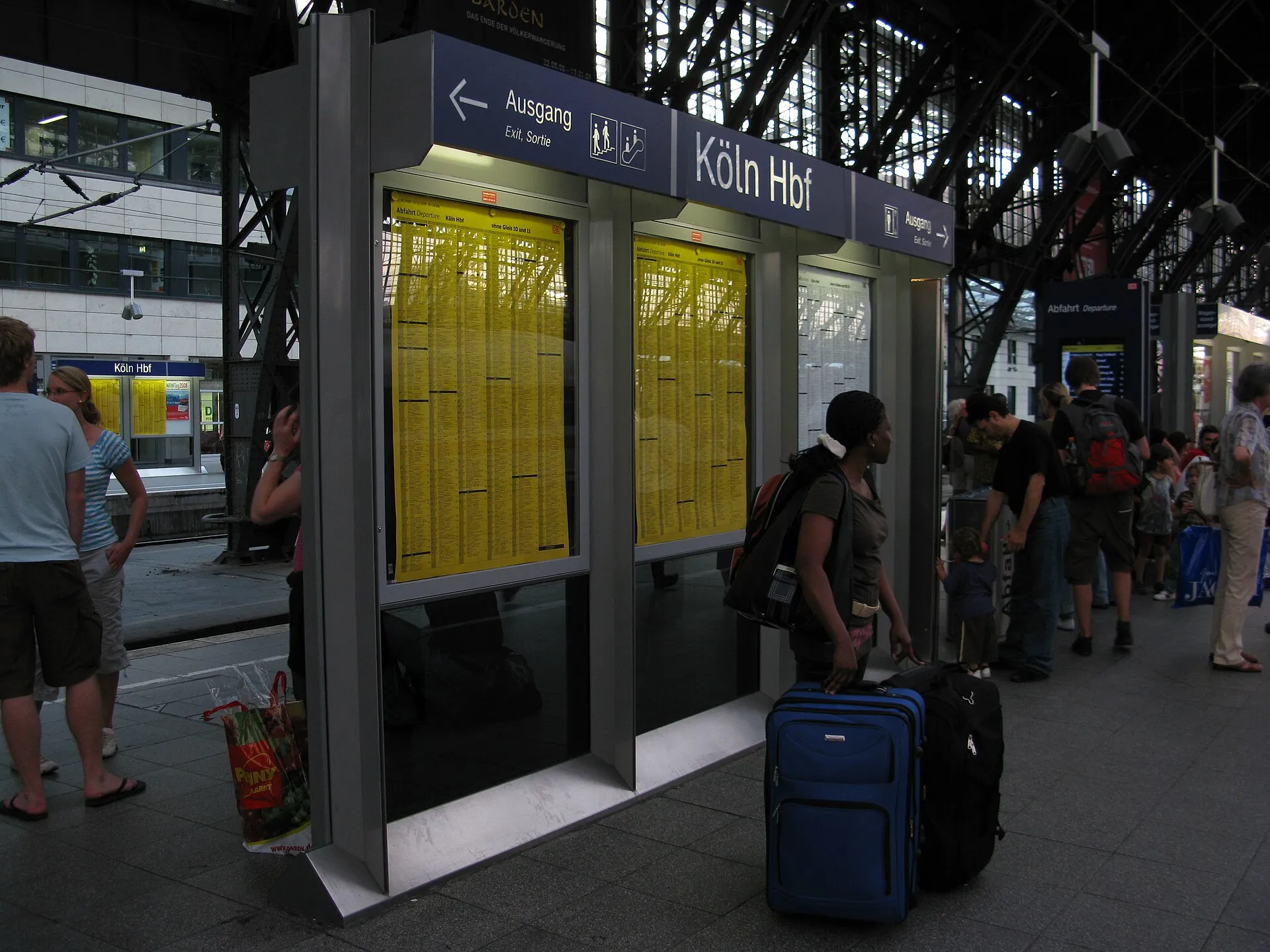 The Köln Hauptbahnhof (Main Station) in a summer evening. 6.8.2008