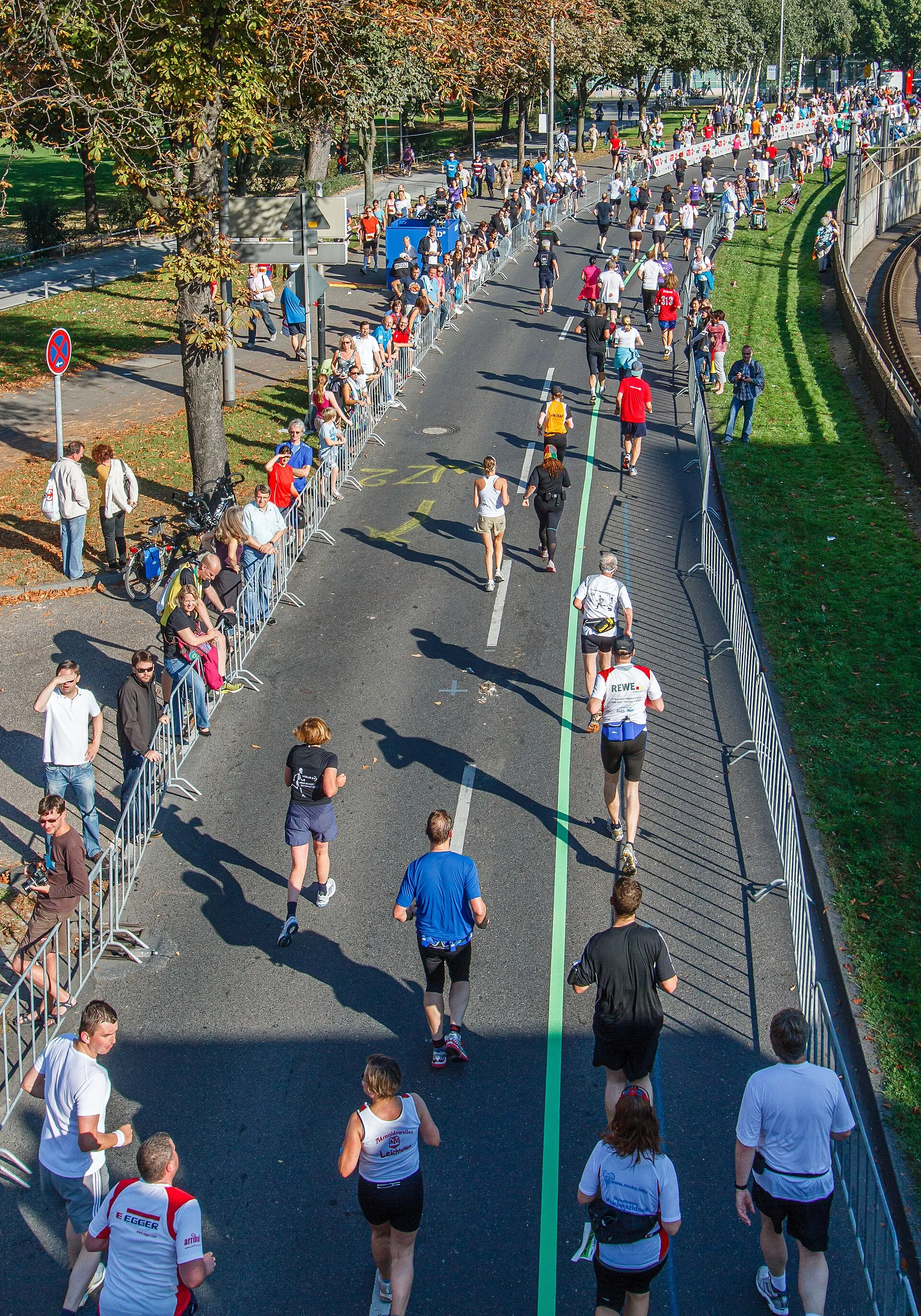 Runners at the Cologne Marathon profession : Marathon runner Title Marathon runner Instance of profession Recurring sporting event: Cologne Marathon Title Colog