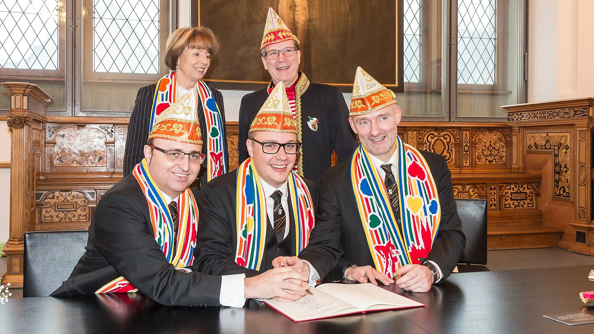 Vertragsunterzeichnung Sessionsvertrag und Empfang im Senatssaal des Historischen Rathauses von Köln zur Session 2017/18 Foto: Prinz Michael II. (Mitte) mit Bau
