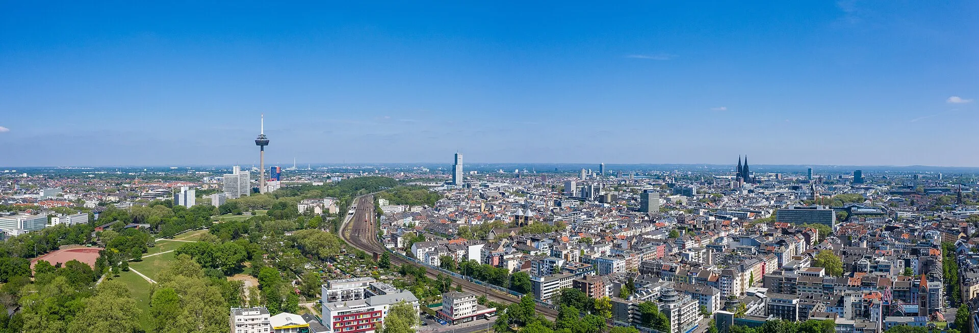 Panorama Innerer Grüngürtel über Köln-Neustadt bis zum Kölner Dom/Altstadt - Luftbild