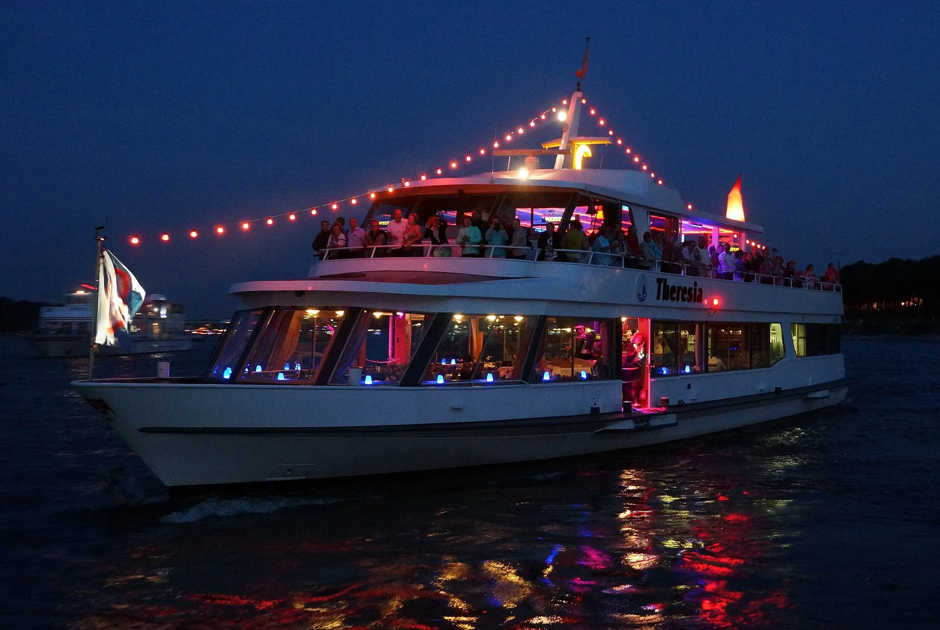 Fahrgastschiff Theresia bei den Kölner Lichtern 2015 in Köln.