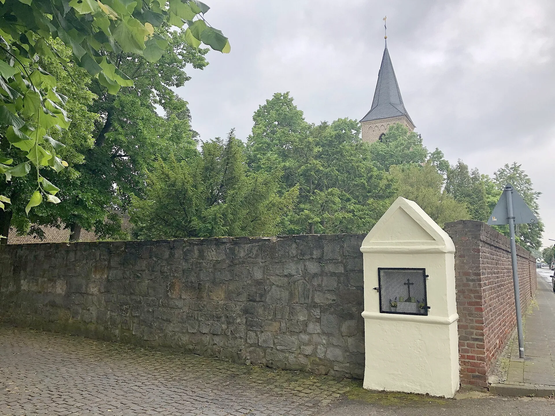 Cologne hiking trail (Kölnpfad) in Libur (Cologne).