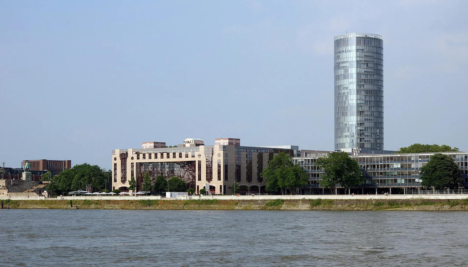 Hyatt Regency Cologne, Germany; in the background the skyscraper KölnTriangle .