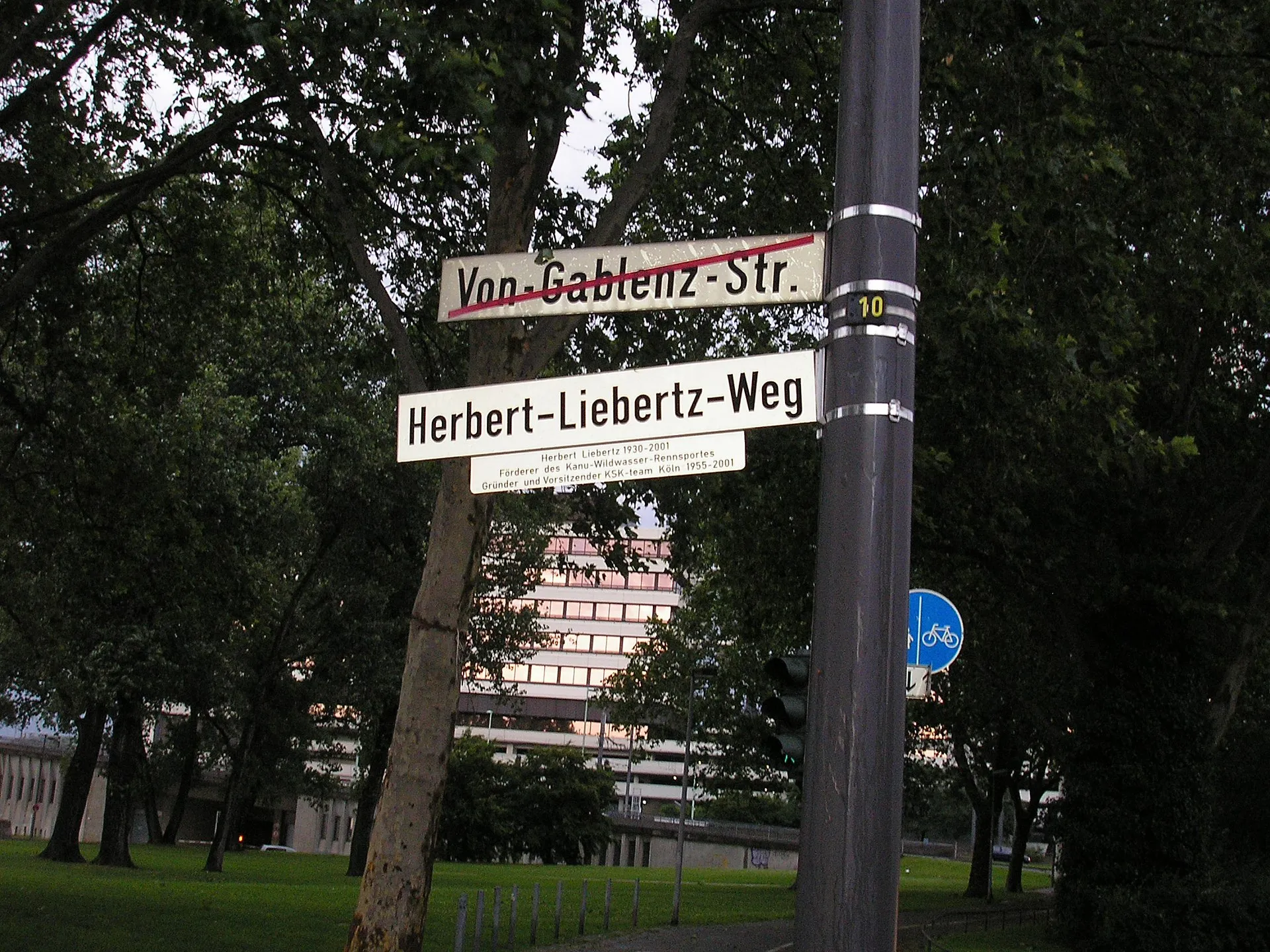 Das alte Straßenschild