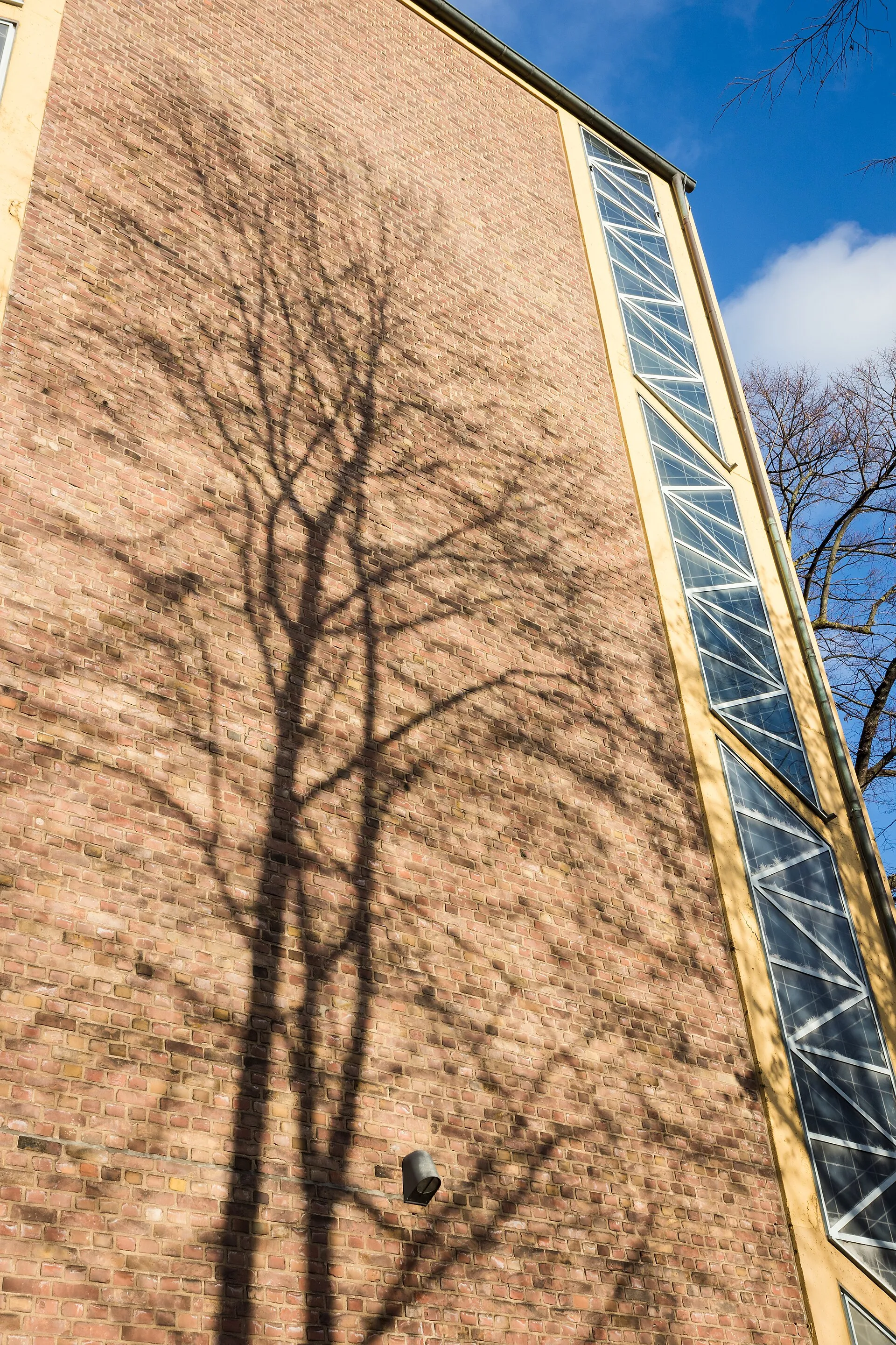 Liebfrauenkirche Köln-Mülheim, Fensterband. Architekt Rudolf Schwarz, Kölner Architekturpreis 1967