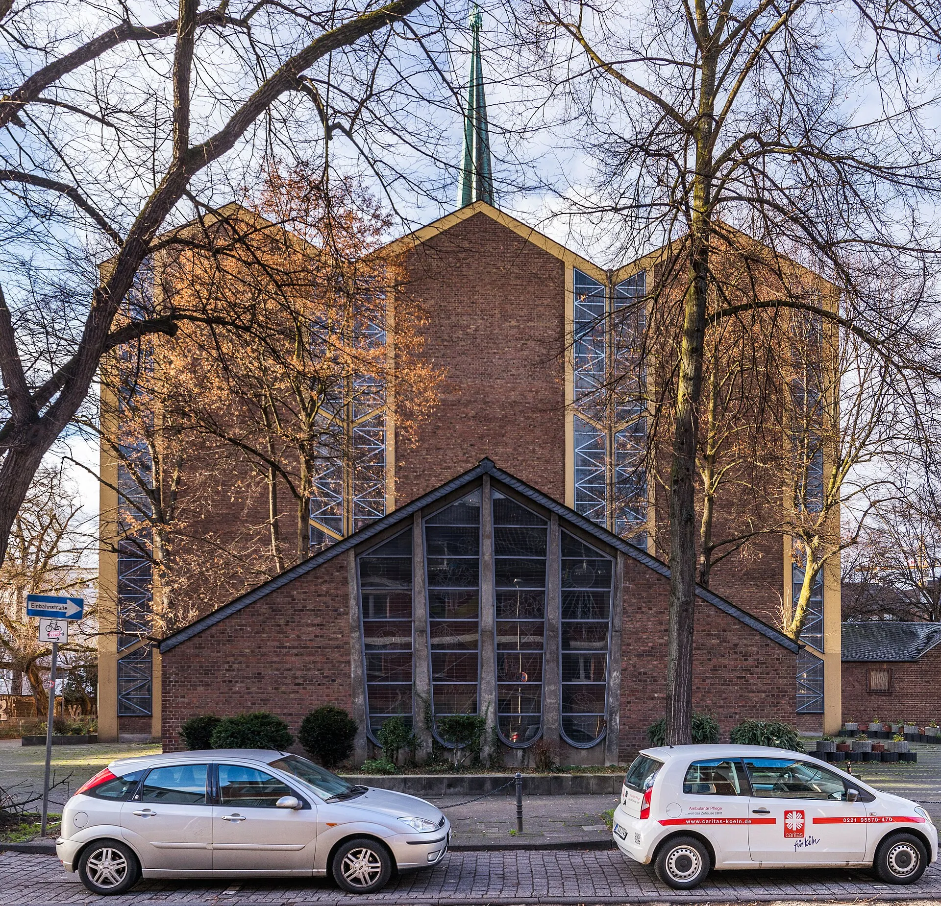 Liebfrauenkirche, Köln-Mülheim. Ansicht von der Adamstraße