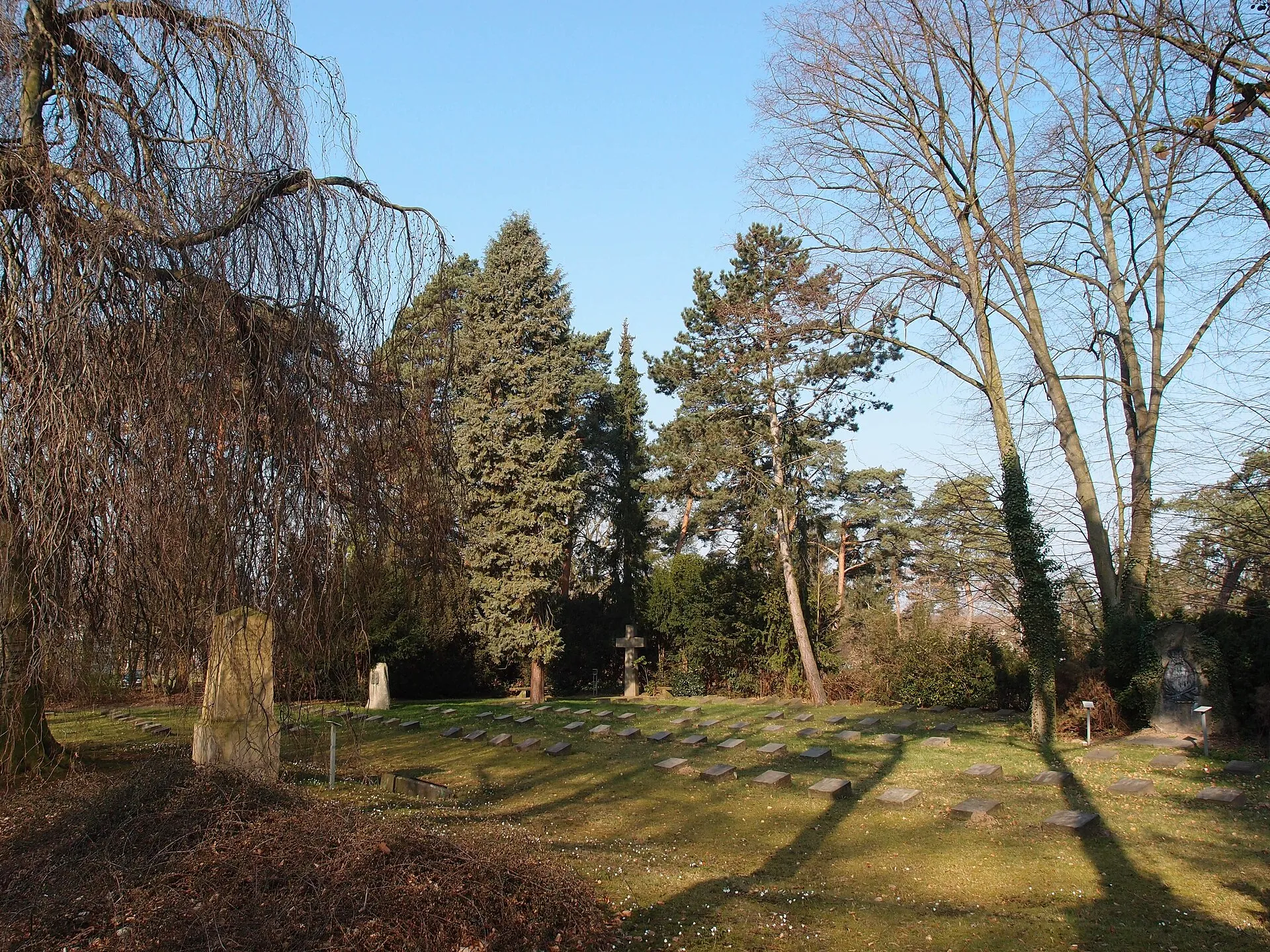 Militärfriedhof in der Lw-Kaserne Köln-Wahn Datum: 24.03.2012 Urheber: M. Pfeiffer alias Benutzer:Gordito1869 privates Fotoarchiv des Urhebers Hinweis: In der L