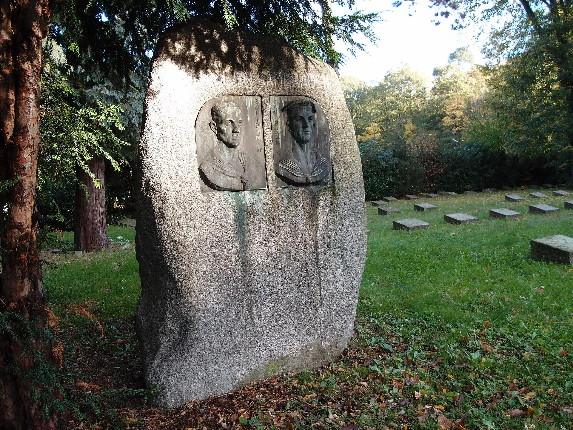 Grabmal für Albin Köbis und Max Reichpietsch (Grabstein in der Luftwaffenkaserne Wahn / Städt. Friedhof Köln) Datum: 27.10.2012 Urheber: M. Pfeiffer alias Benut