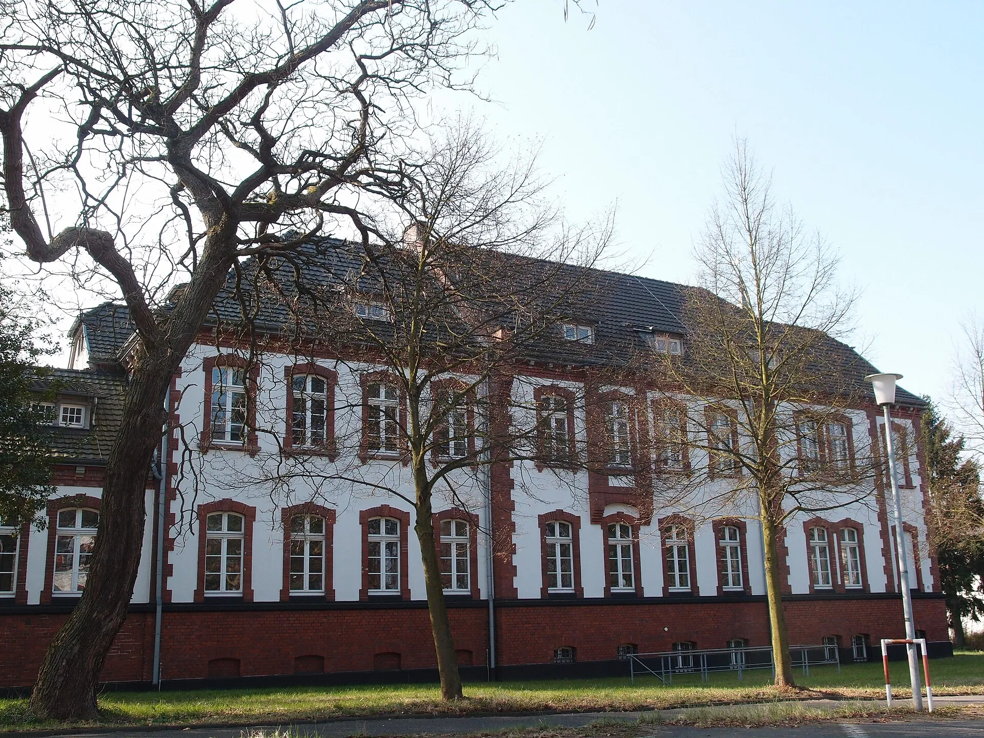 Historisches Gebäude in der Lw-Kaserne Köln-Wahn Datum: 24.03.2012 Urheber: M. Pfeiffer alias Benutzer:Gordito1869 privates Fotoarchiv des Urhebers Hinweis: In 