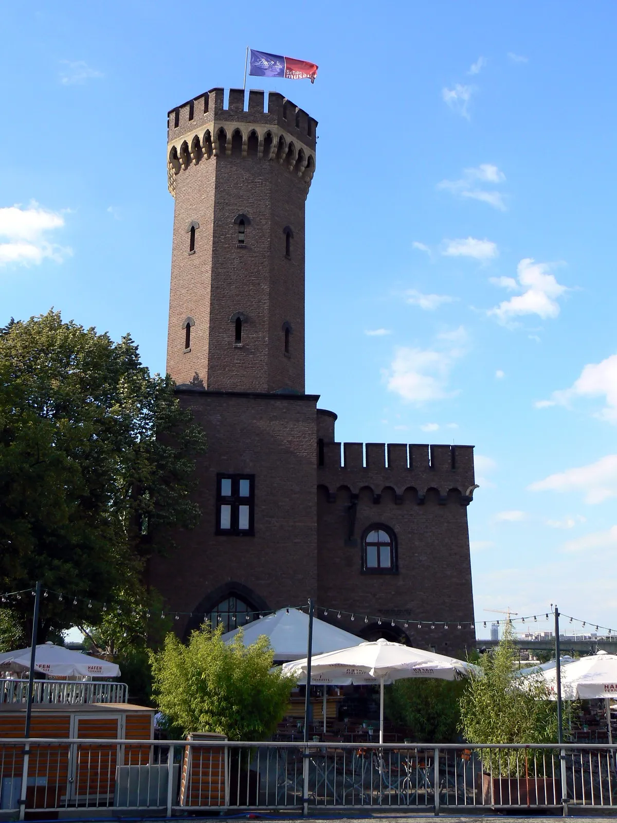 Malakoffturm am Rheinauhafen in Köln.