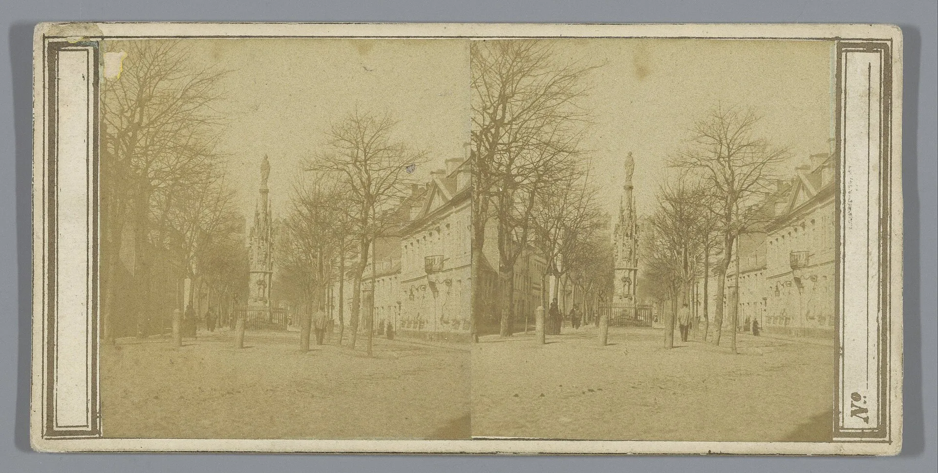 Identificatie Titel(s): Gezicht op de Mariensäule te Keulen Objecttype: stereofoto Objectnummer: RP-F-F06078 Opschriften / Merken: nummer, verso, geplakt: ‘Nro.