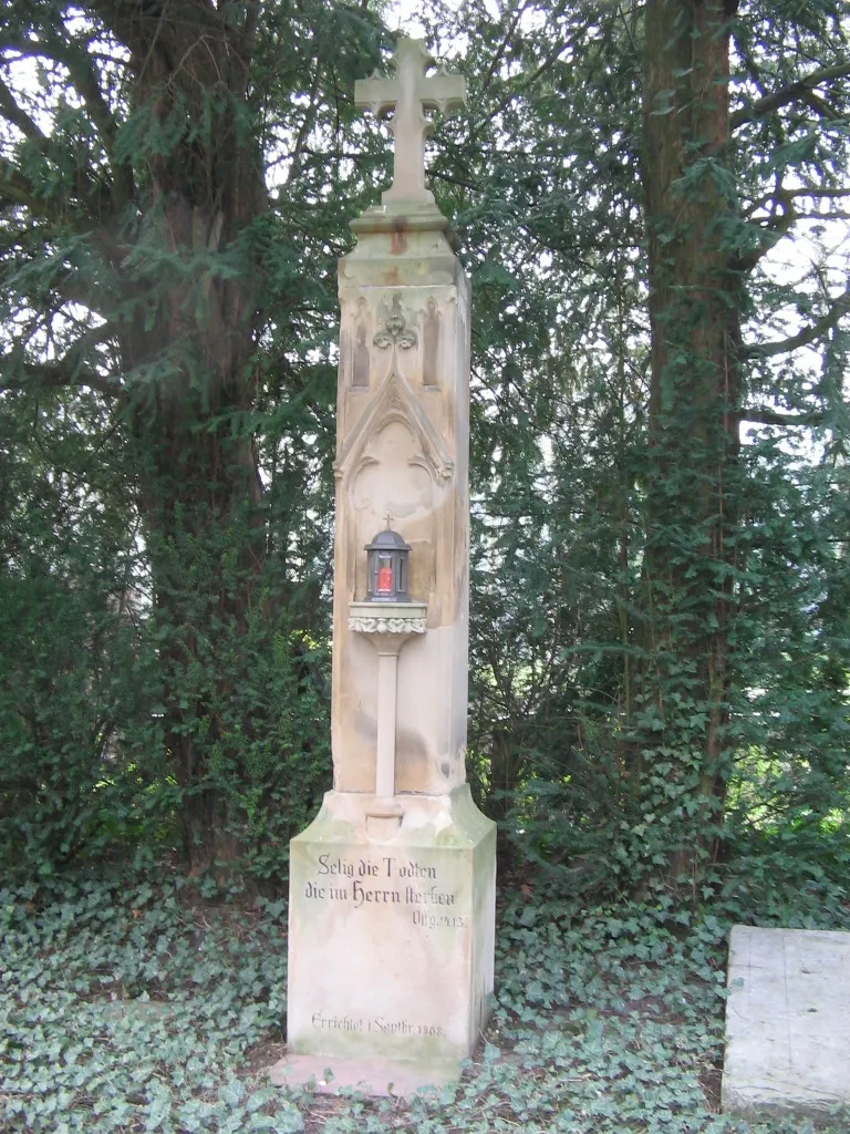 Ehrenfelder Hochkreuz auf dem Melaten-Friedhof in Köln