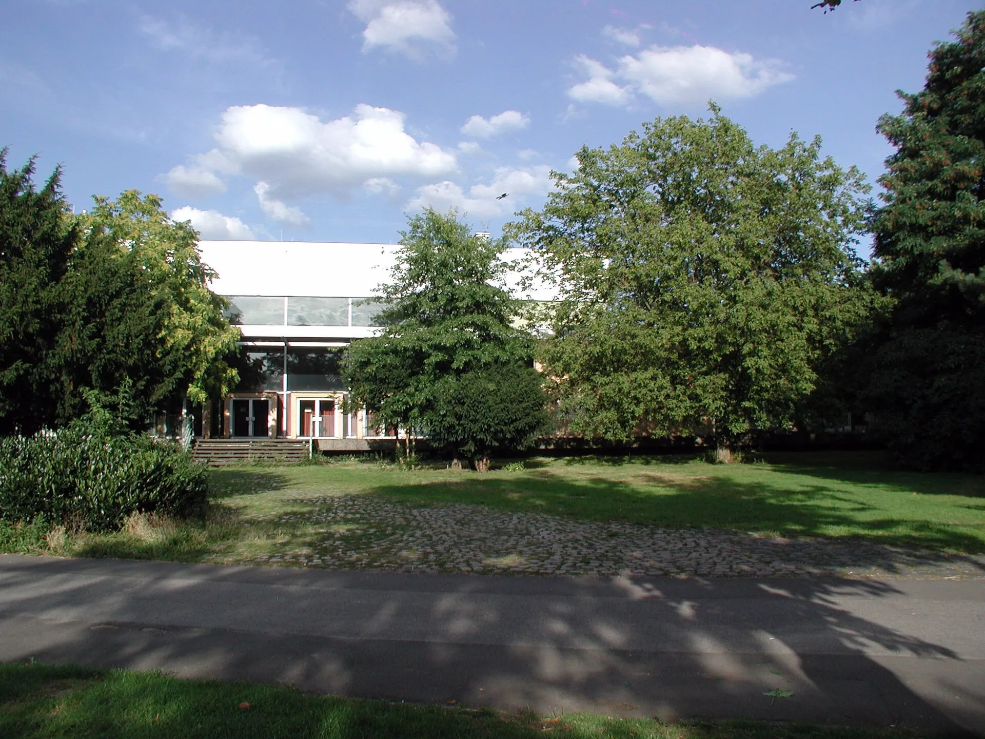 Stadtgarten Köln-Mülheim Stadthalle an der Parkseite