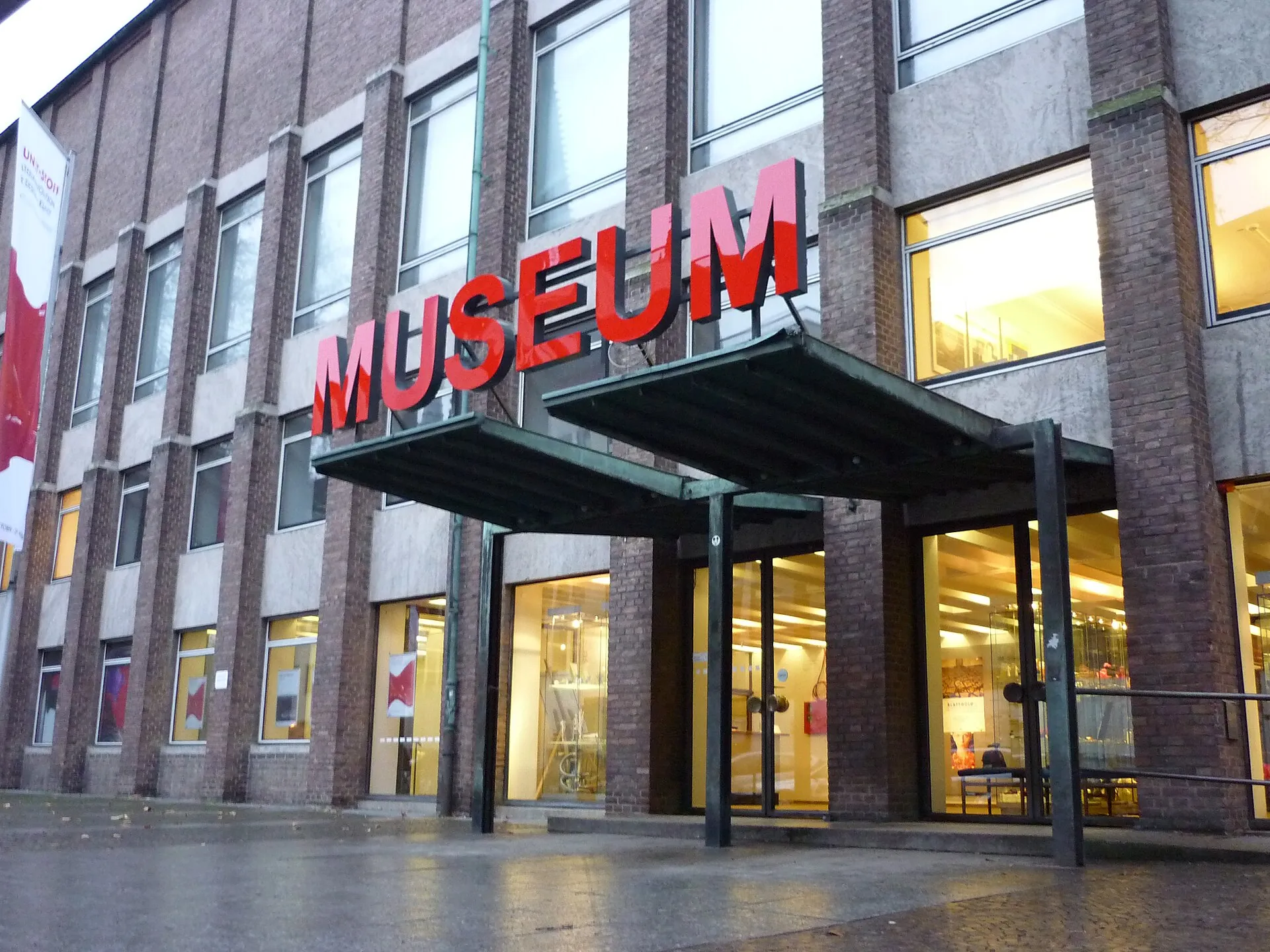 New lightsign for the "Museum für angewandte Kunst" in Cologne - Museum für angewandte Kunst, Köln. (Museum of applied arts, Cologne, Germany)