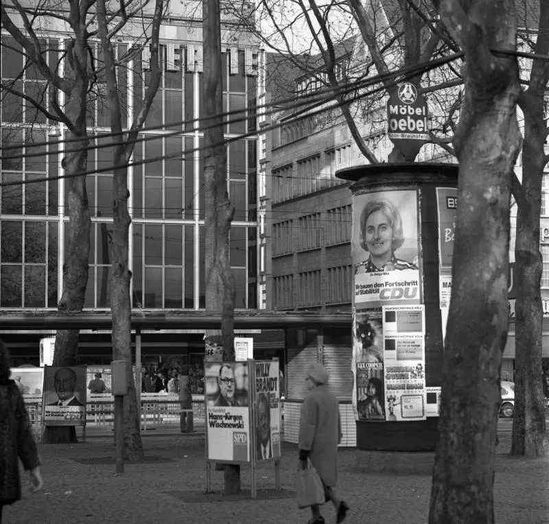 For documentary purposes the German Federal Archive often retained the original image captions , which may be erroneous, biased, obsolete or politically extreme