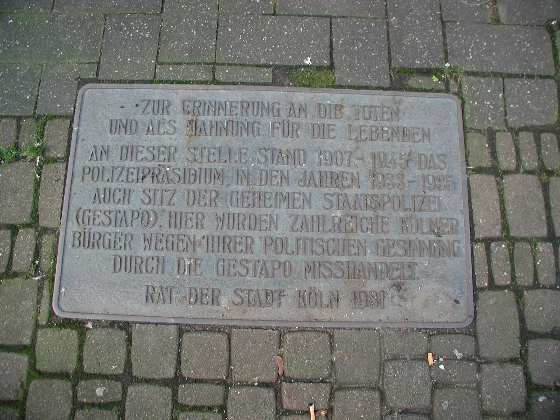 Gedenktafel am ehemaligen Polizeipräsidium (Foto: 2007)