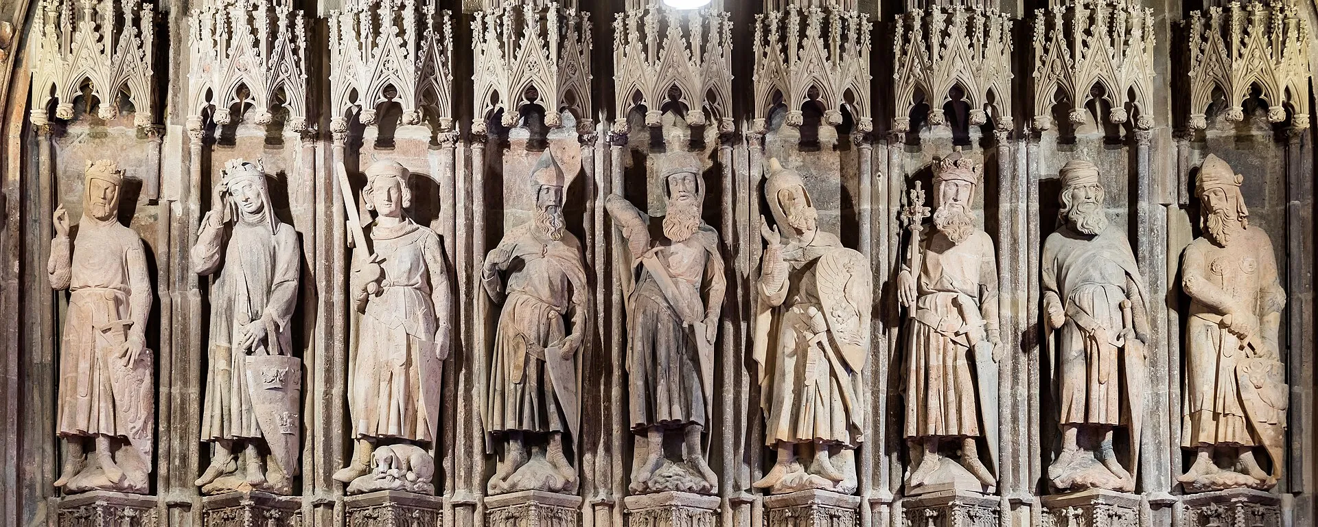 9 gute Helden im Hansasaal des Rathauses Köln - Gesamtansicht. Von links nach rechts: Karl der Große, König Artus, Gottfried von Bouillon, Josua, David, Judas M