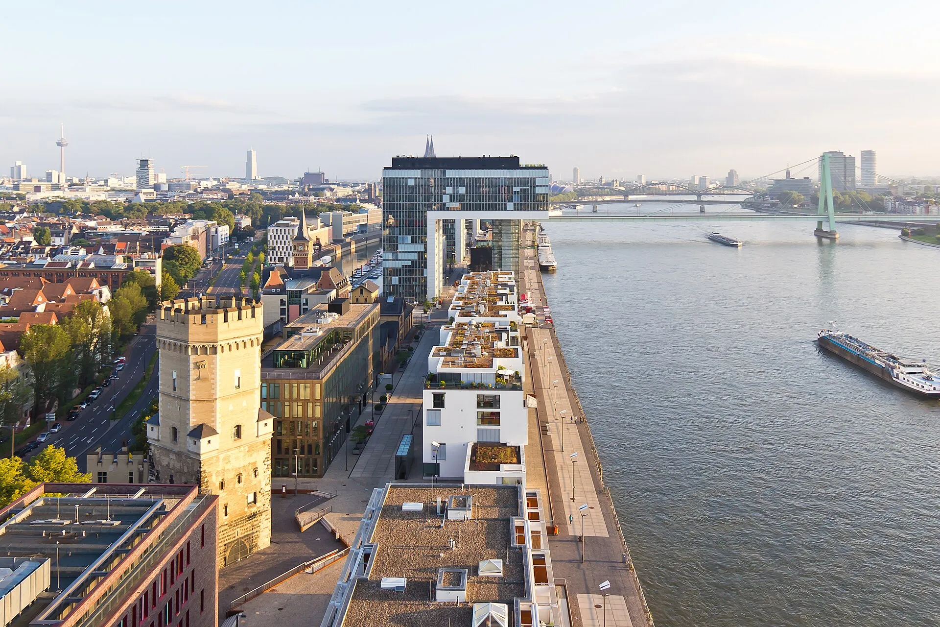 Ballonfahrt über Köln - Rheinauhafen, Bayenturm, Anna-Schneider-Steig, Laura-Oelbermann-Promenade