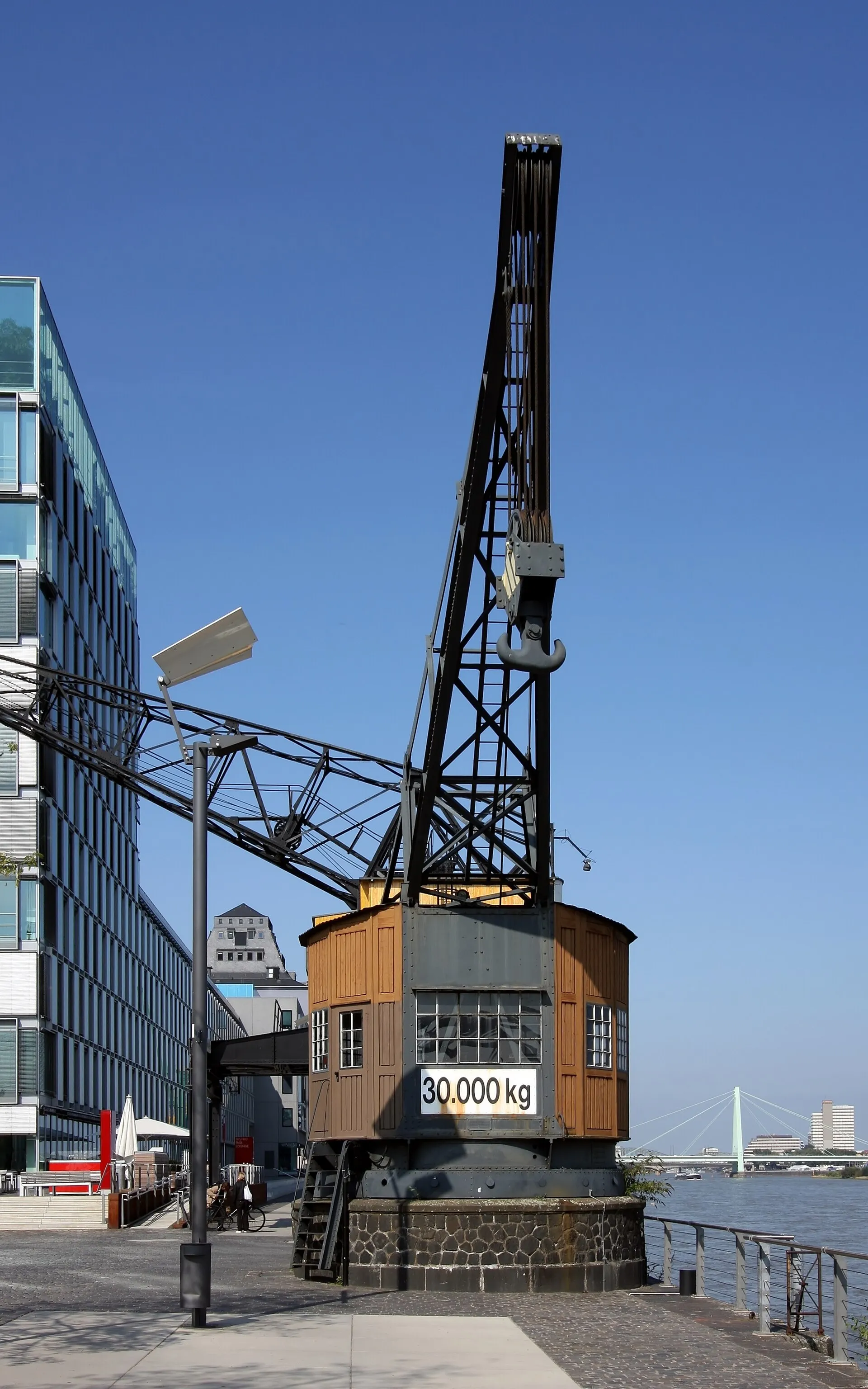 Rheinauhafen Köln, Hafenkran Nr. 35 alter Herkules am heutigen Maria-Clementine-Martin-Platz. Baujahr: 1897. Hersteller: Ludwig Stuckenholz aus Wetter/Ruhr