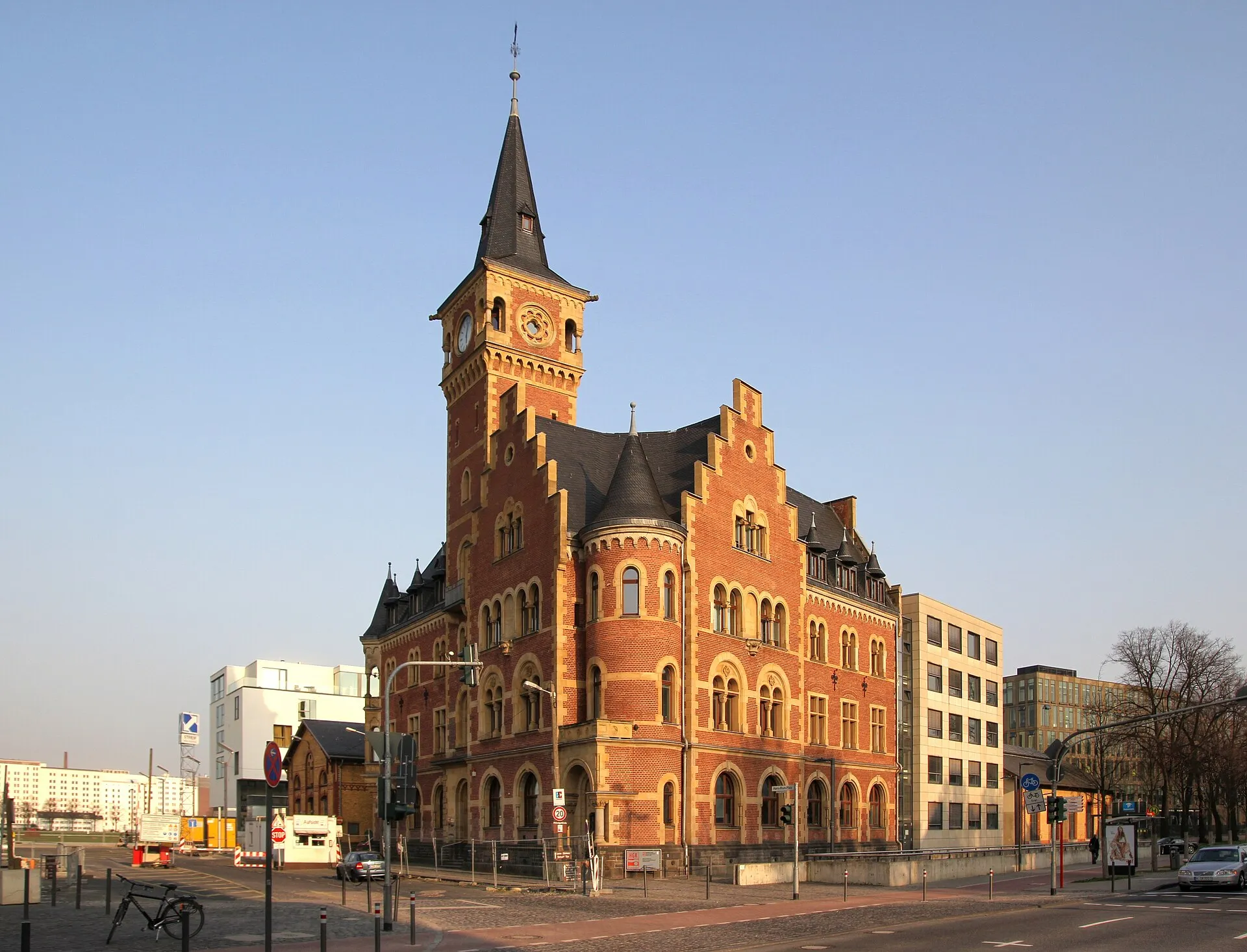 Rheinauhafen – Altes Hafenamt, März 2011