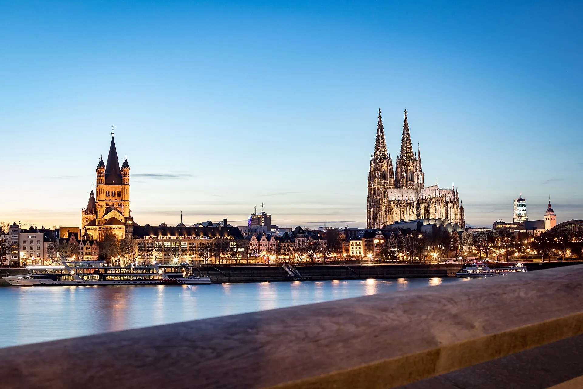 Köln Rheinpanorama vom Rheinboulevard Deutz aus gesehen