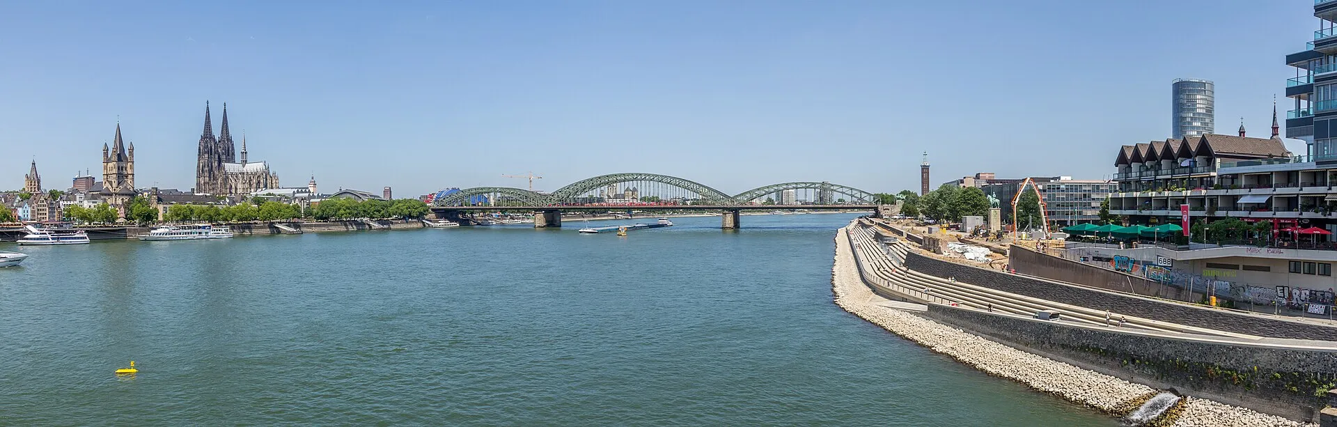 Köln - Rheinpanorama von Deutzer Brücke mit Rheinboulevard