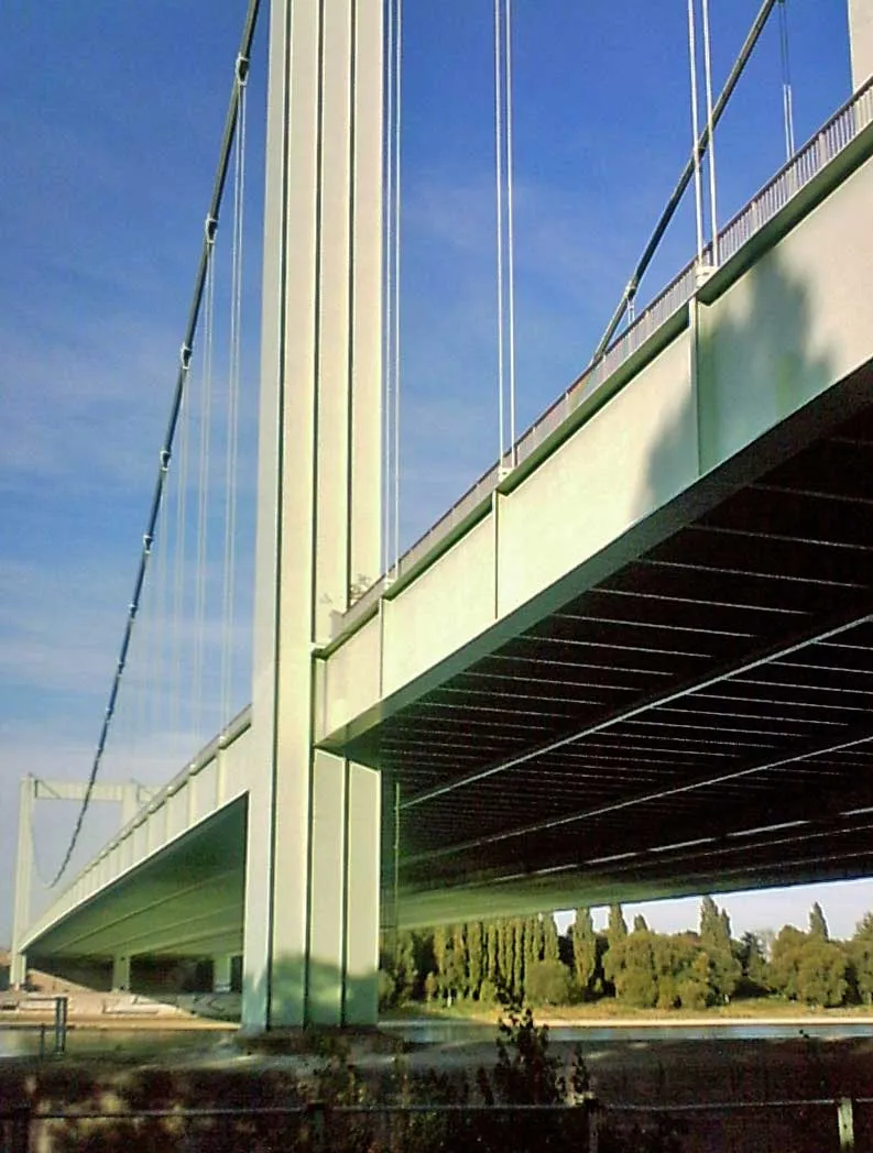 Untersicht vom linken Rheinufer (2004)