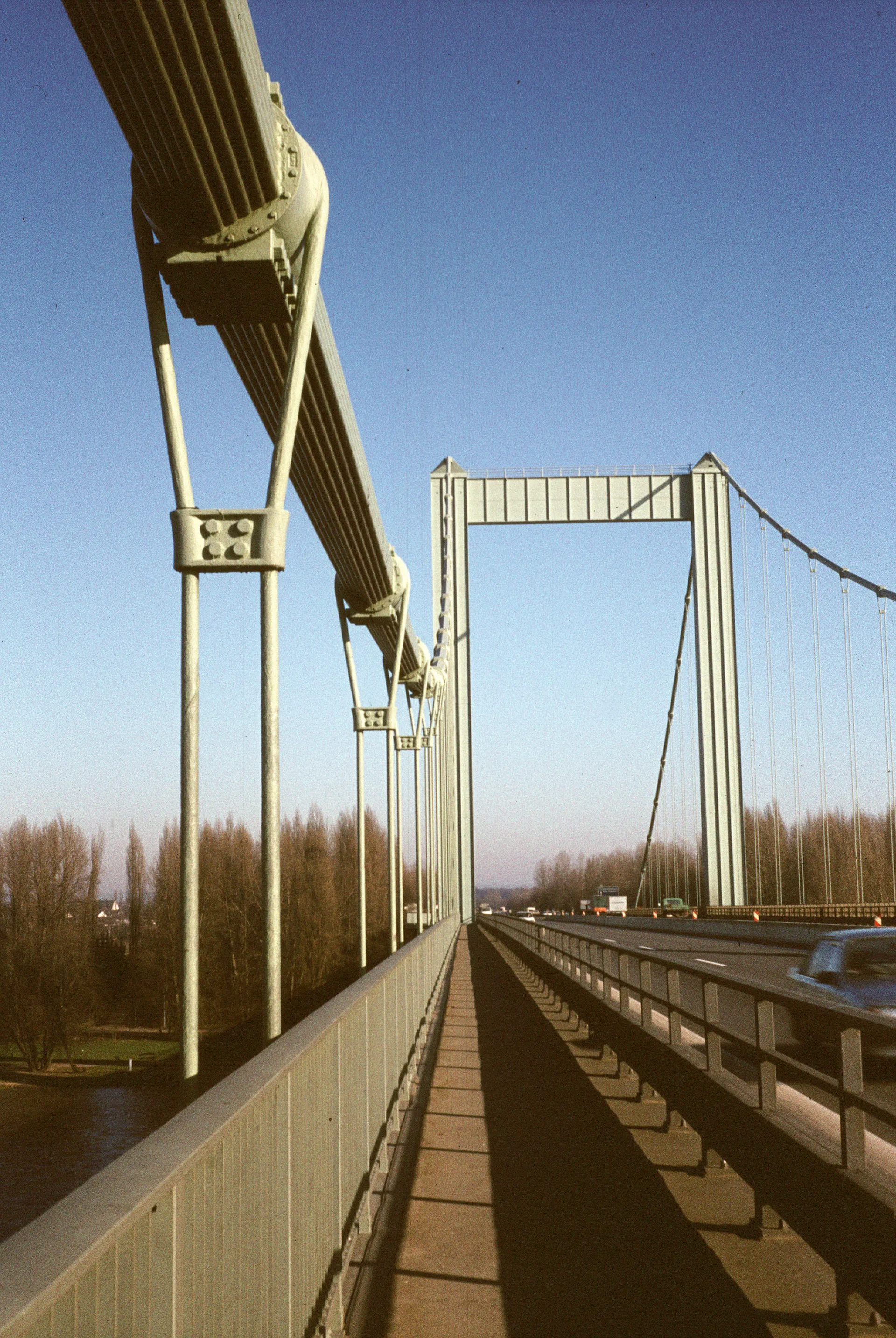 Ansicht von 1985, noch mit vier Fahrstreifen