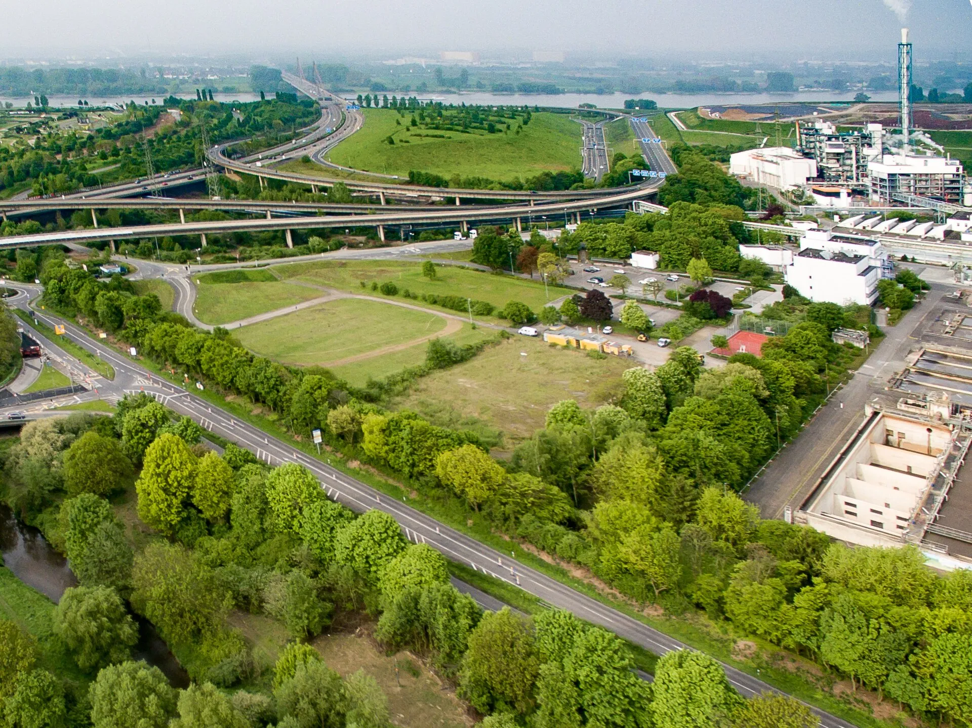 Leverkusener Autobahnbrücke mit Deponie Dhünnaue