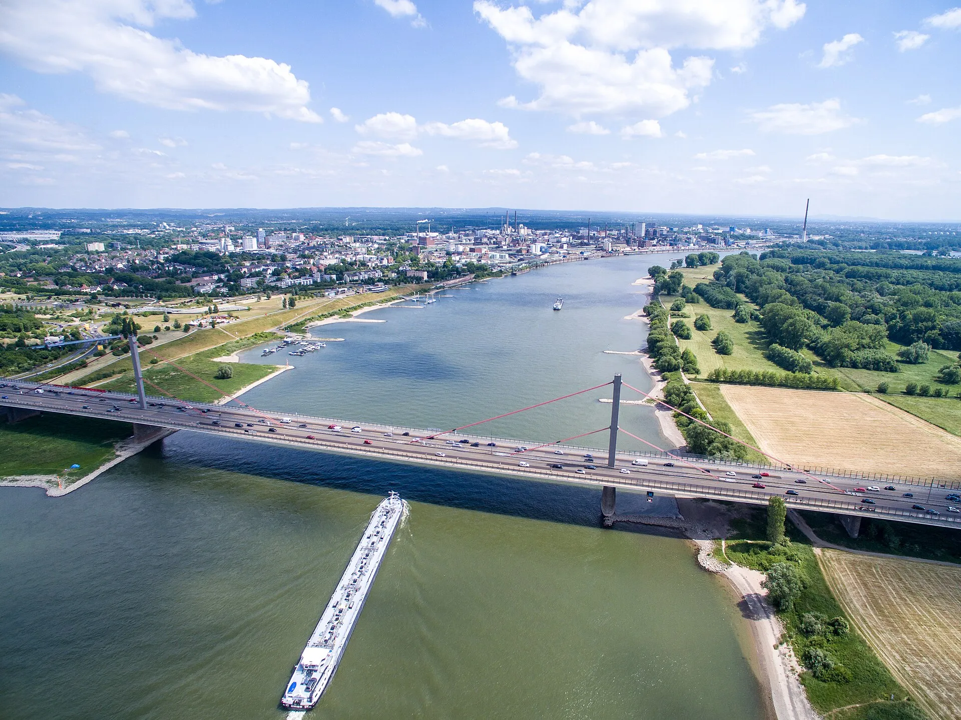 Eine der meist frequentierten Autobahnbrücken Deutschlands. Die Staugefahr hier ist sehr hoch.