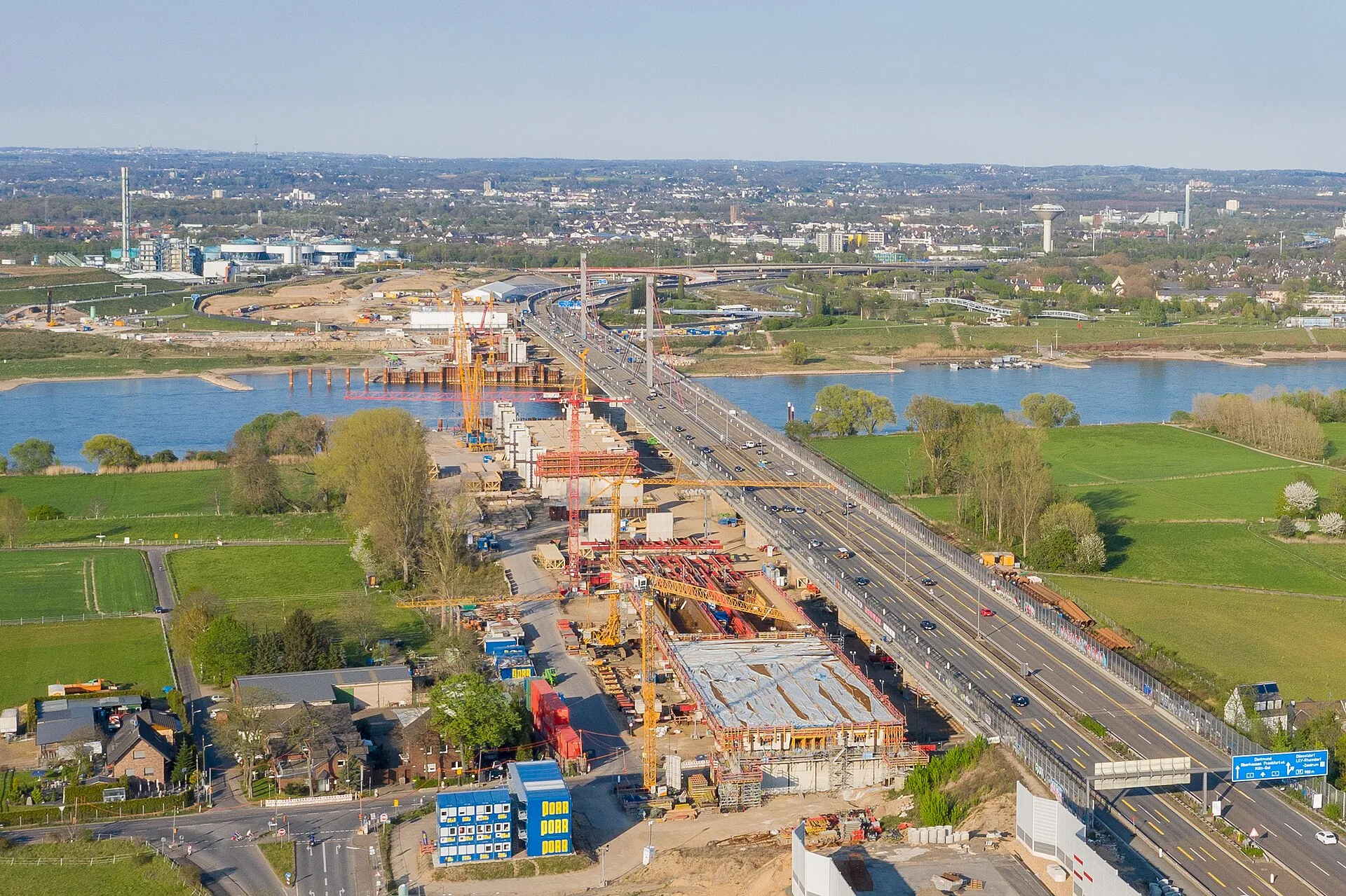 Bau der linksrheinischen Vorlandbrücke (April 2020)