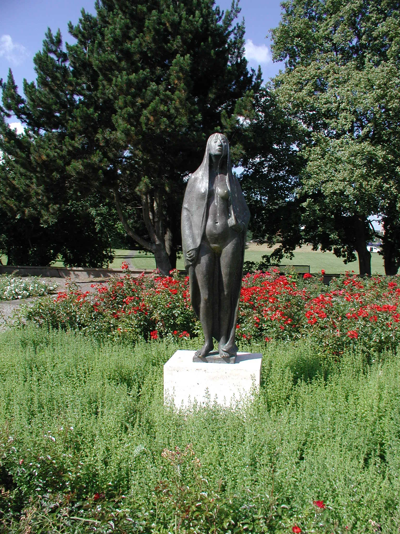 Gaea-Statue von Gerhard Marcks im Rheinpark, Köln- Deutz