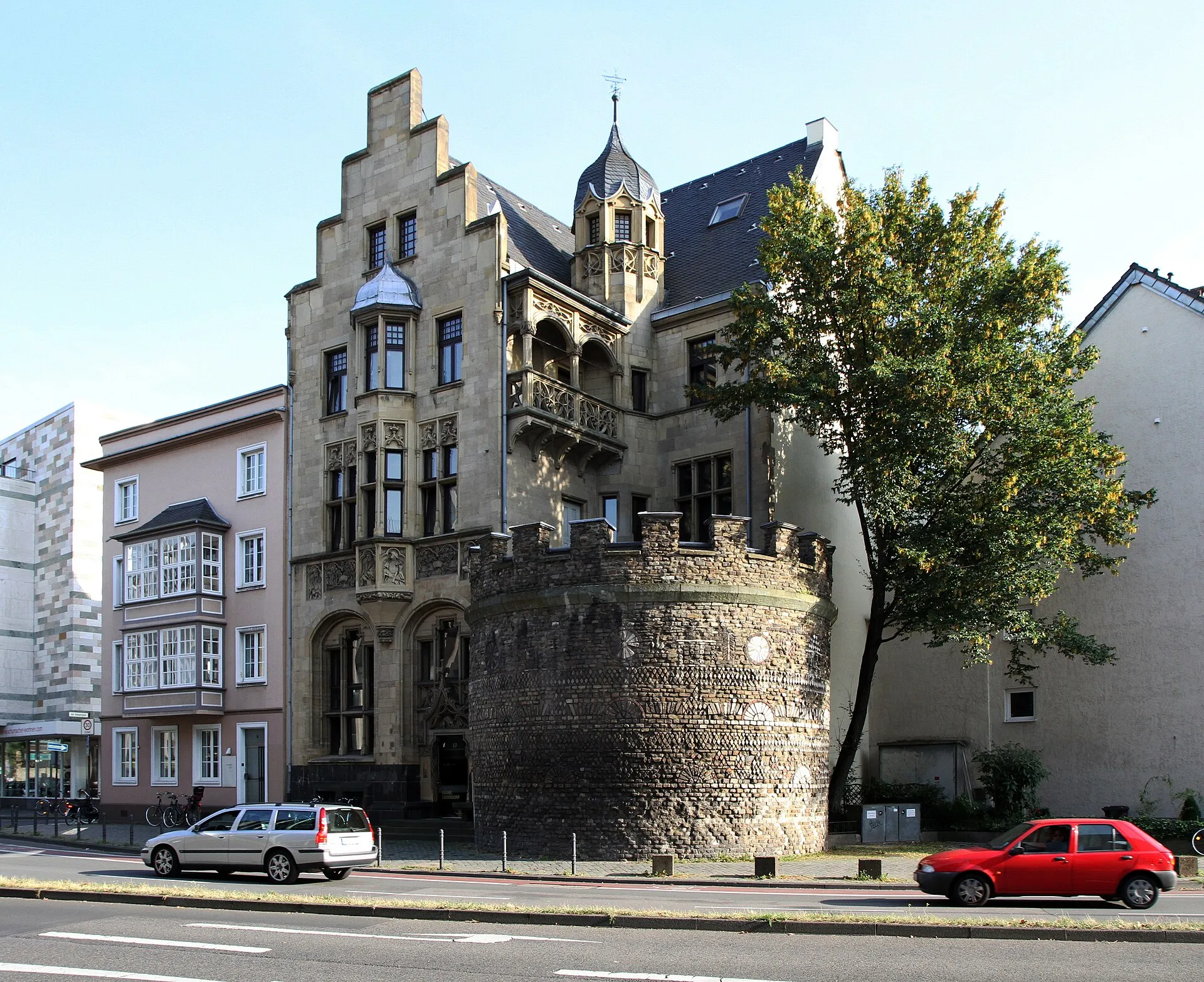 Köln, Zeughausstraße 13 mit Römerturm