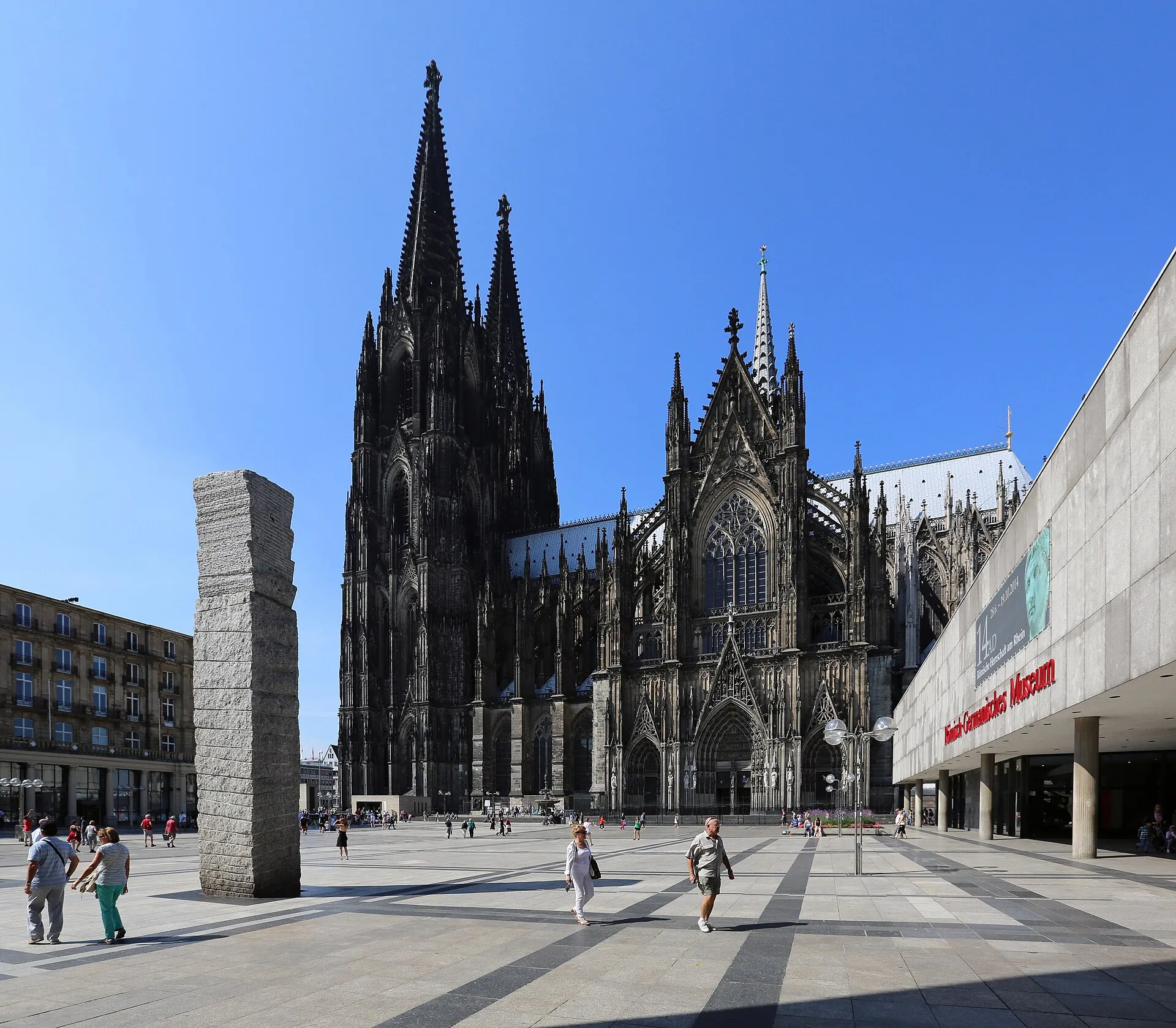 Cologne, Roncalliplatz in front of Cologne Cathedral