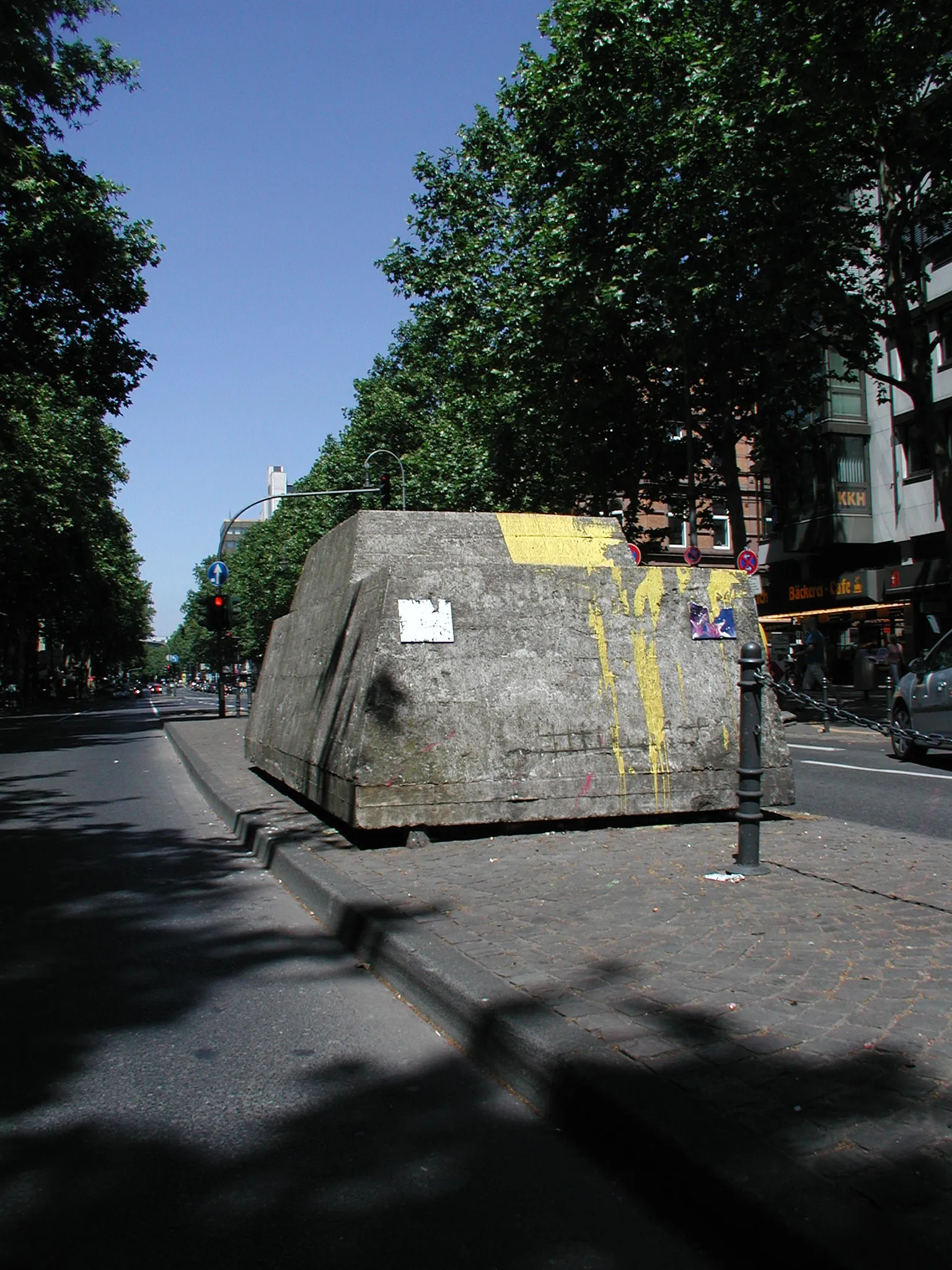 Cologne, "dormant traffic". Skulptur Wolf Vostell 1969