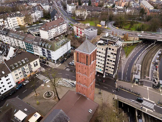 Schiefer Turm von Köln (St. Johann Baptist)