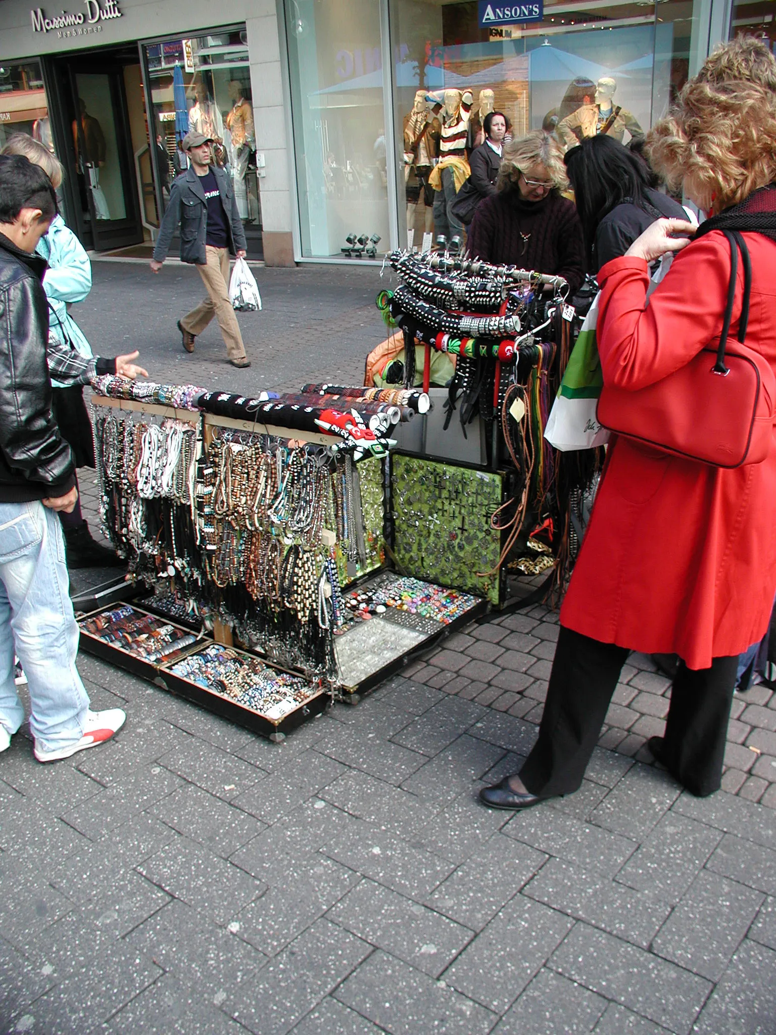 Kölner Schildergasse, Fliegende Händler
