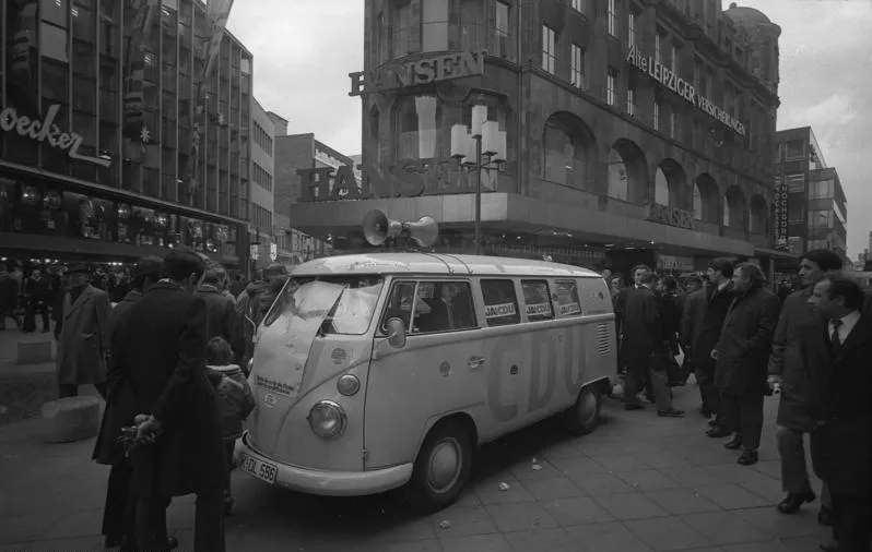 For documentary purposes the German Federal Archive often retained the original image captions , which may be erroneous, biased, obsolete or politically extreme