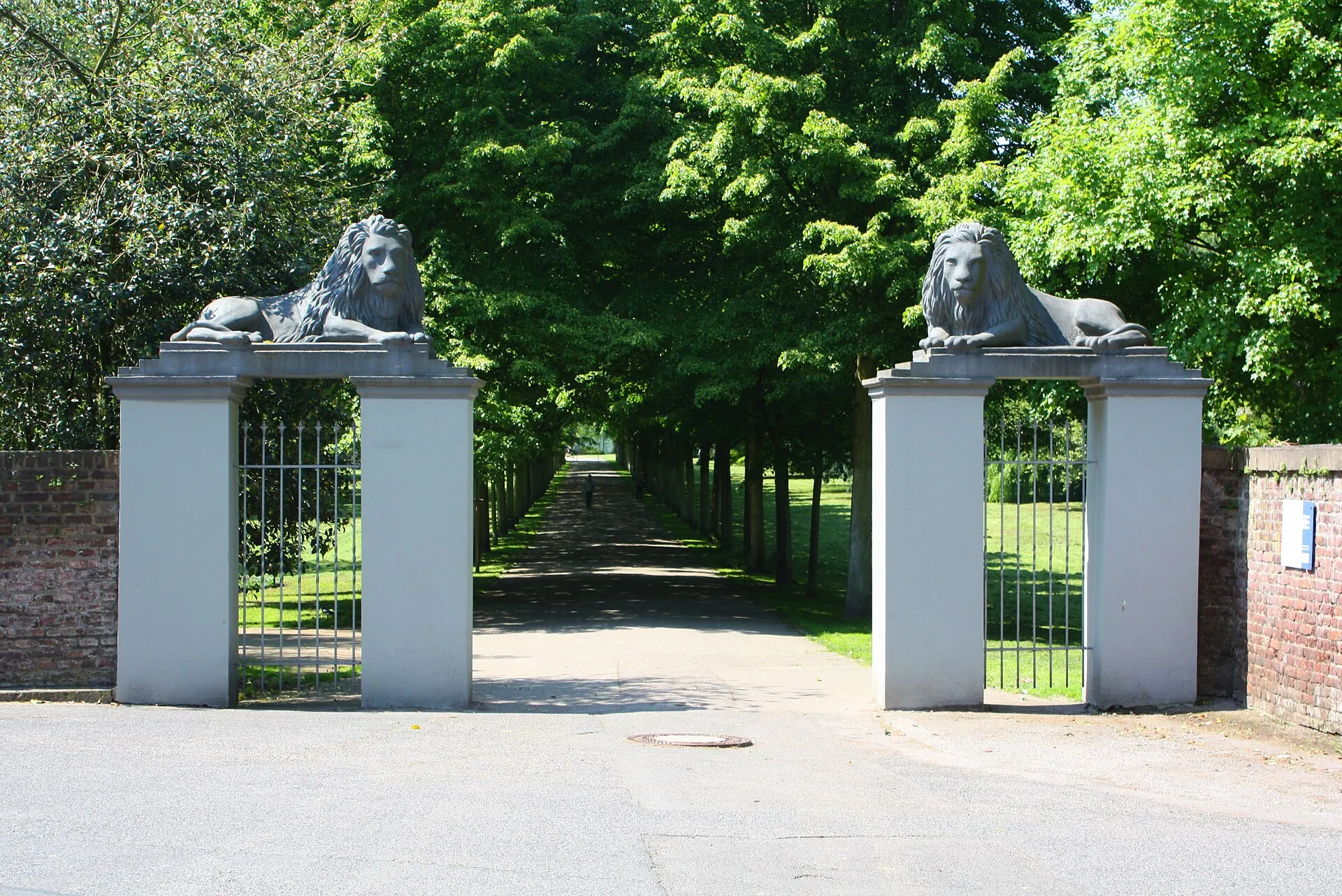 Schlosspark Köln-Stammheim, Haupteingang