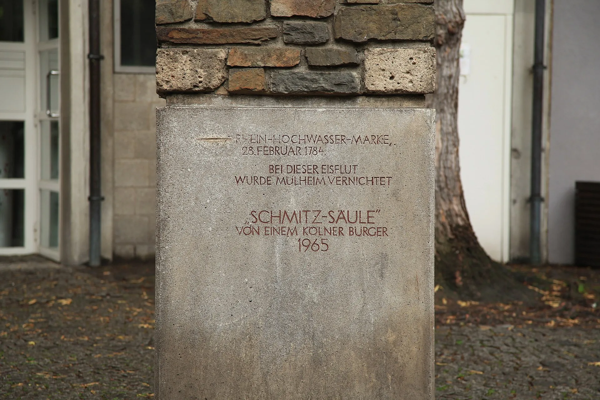 Schmitz-Säule (Schmitz column), An Groß St. Martin in Cologne