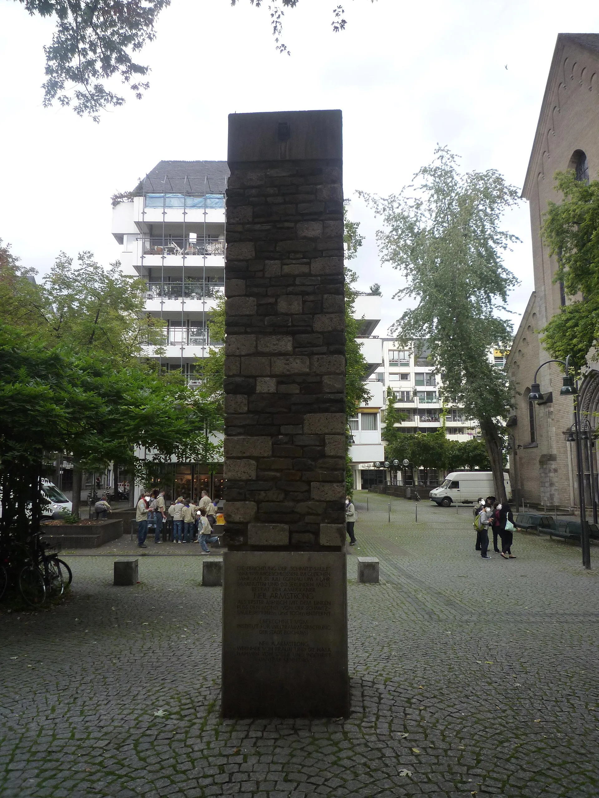 "Schmitz-Säule" on the place in front of the church "Groß Sankt Martin"